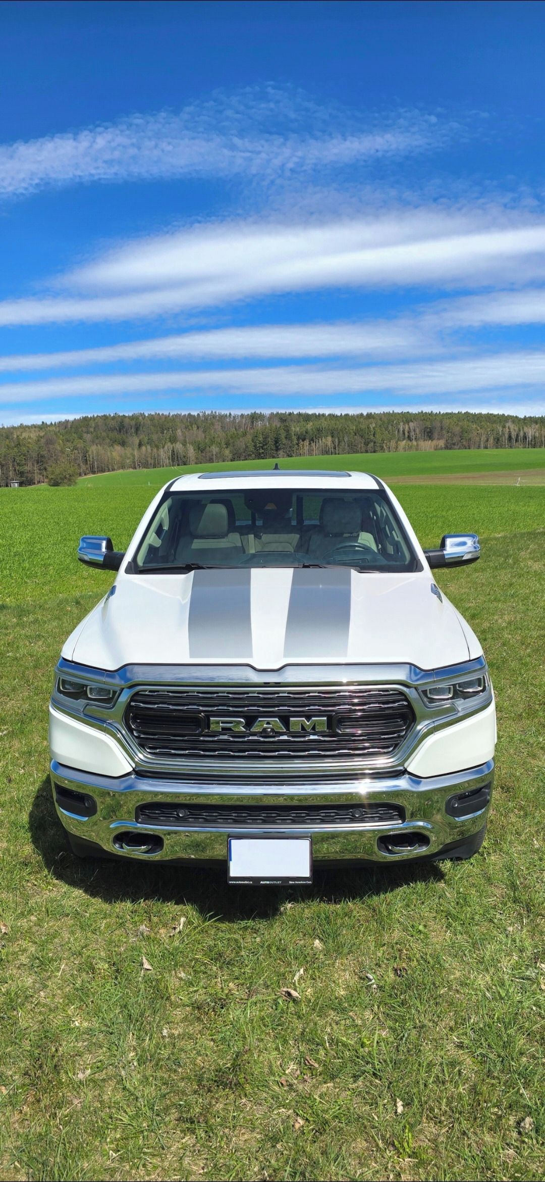 Dodge Ram 1500, LIMITED  7000 KM  ČR  JAK NOVÝ - fotka 5