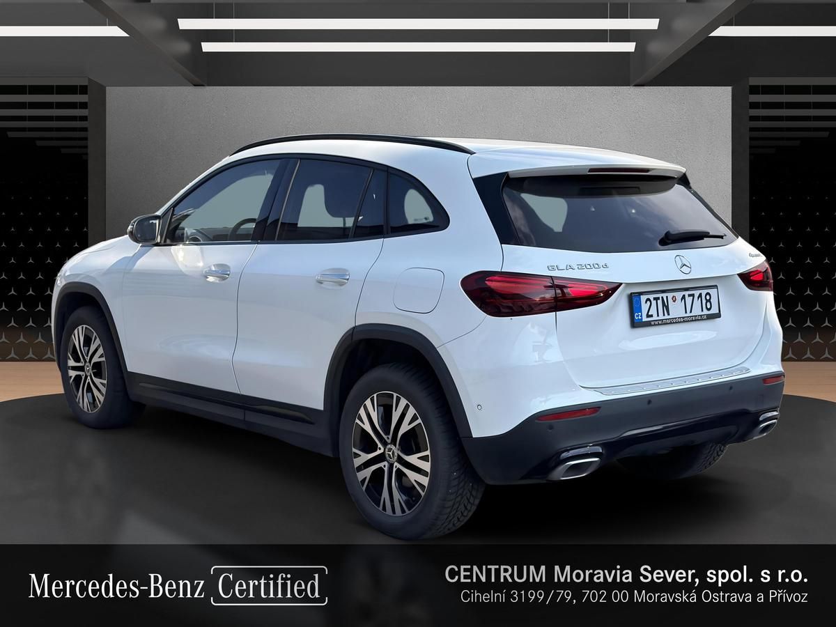 Mercedes-Benz GLA, 200d 4M - fotka 3