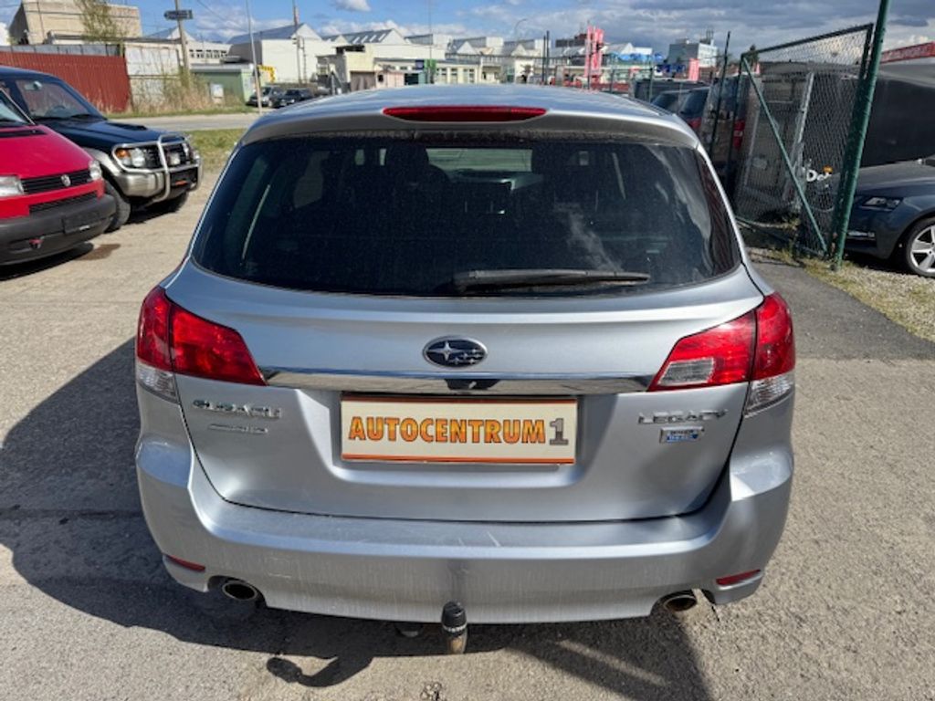 Subaru Legacy, 2,0 TD 4WD 110kW Executive - fotka 6
