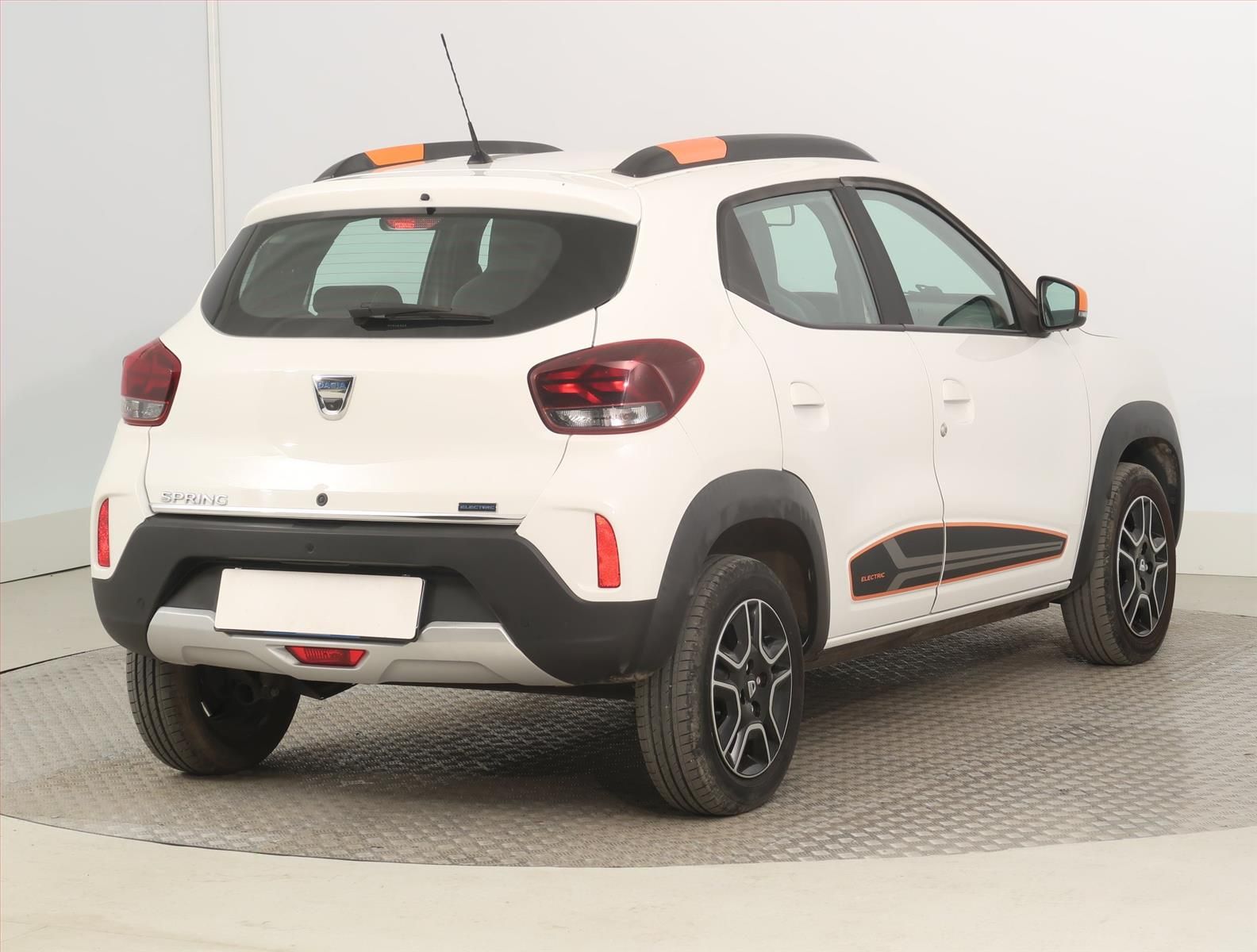 Dacia Spring, Electric 45 (27 kWh), SoH 91% - fotka 5