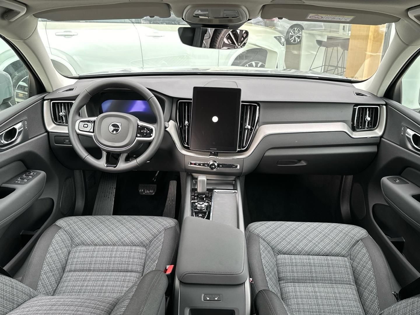 Volvo XC60, 2.0 B5 4x4 CORE - fotka 4