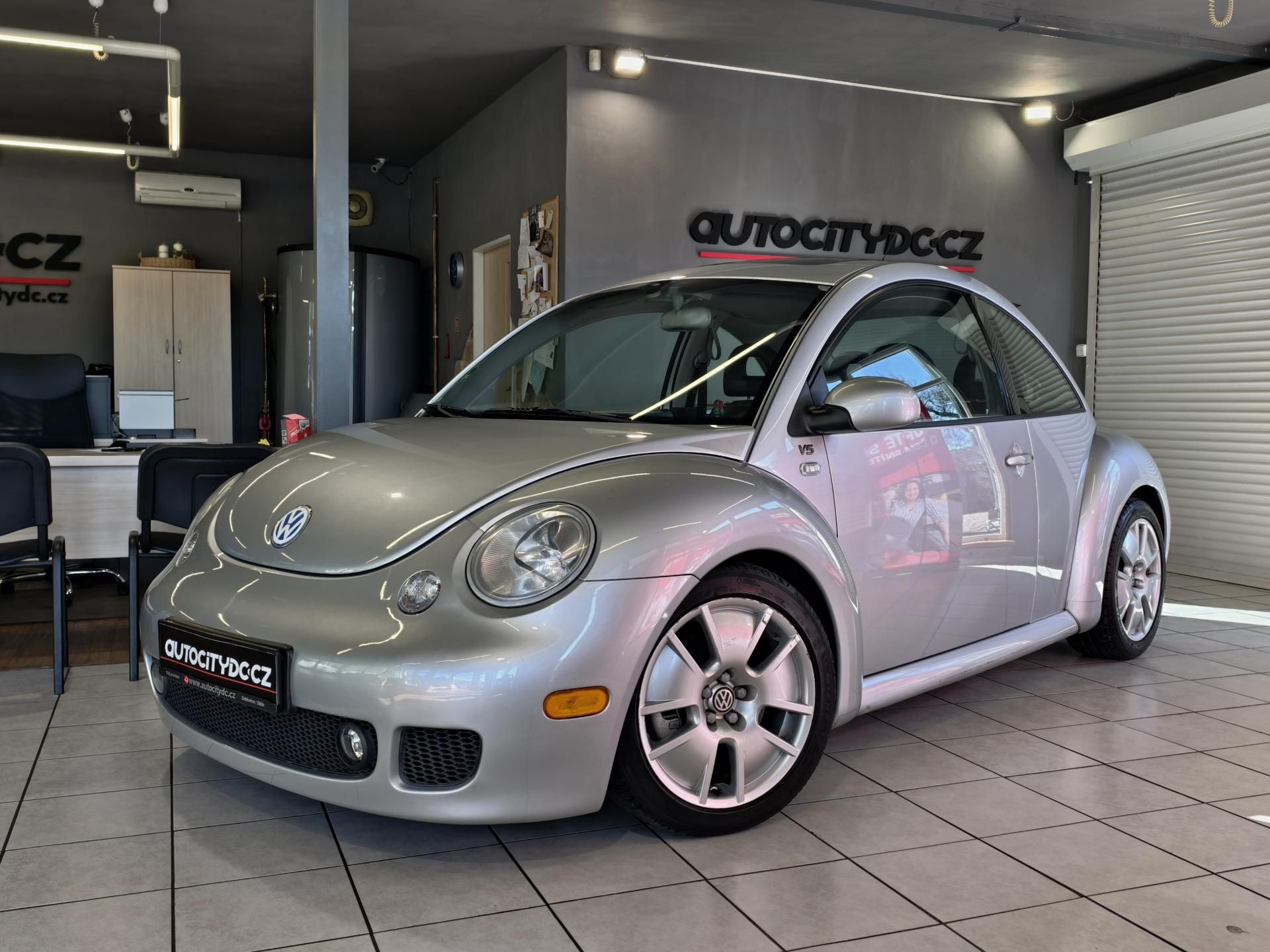 Volkswagen New Beetle, 2.3 V5 125kW SPORT EDITION - fotka 3