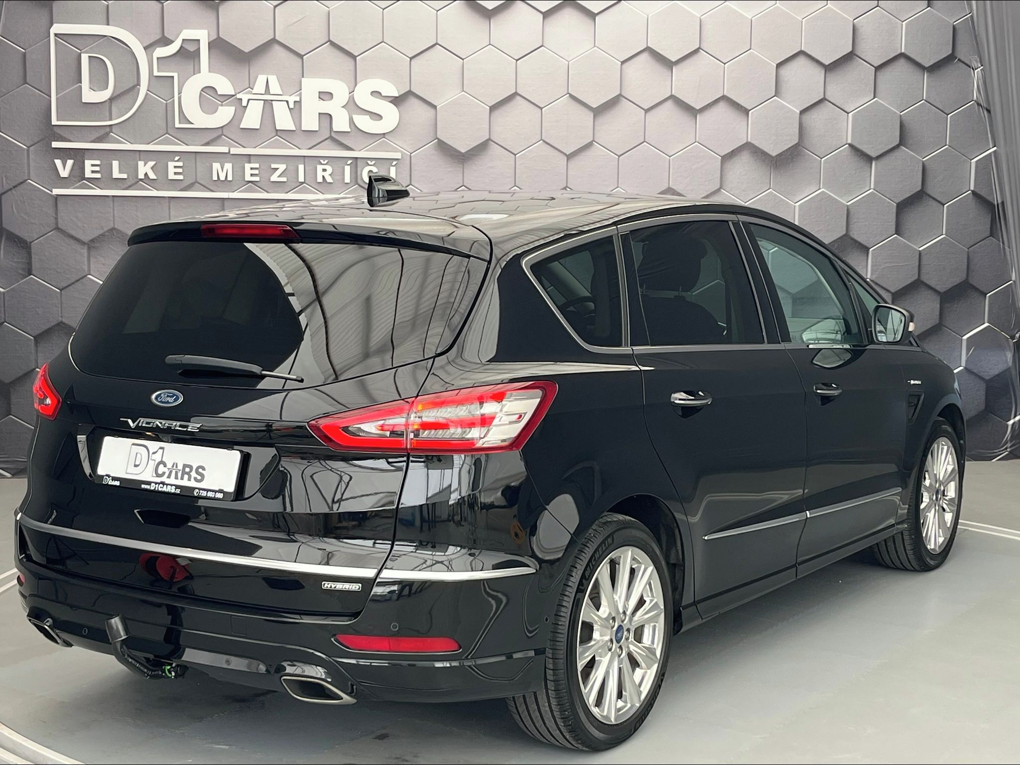 Ford S-MAX, 2,5 FHEV Vignale 140KW  7 míst - fotka 5