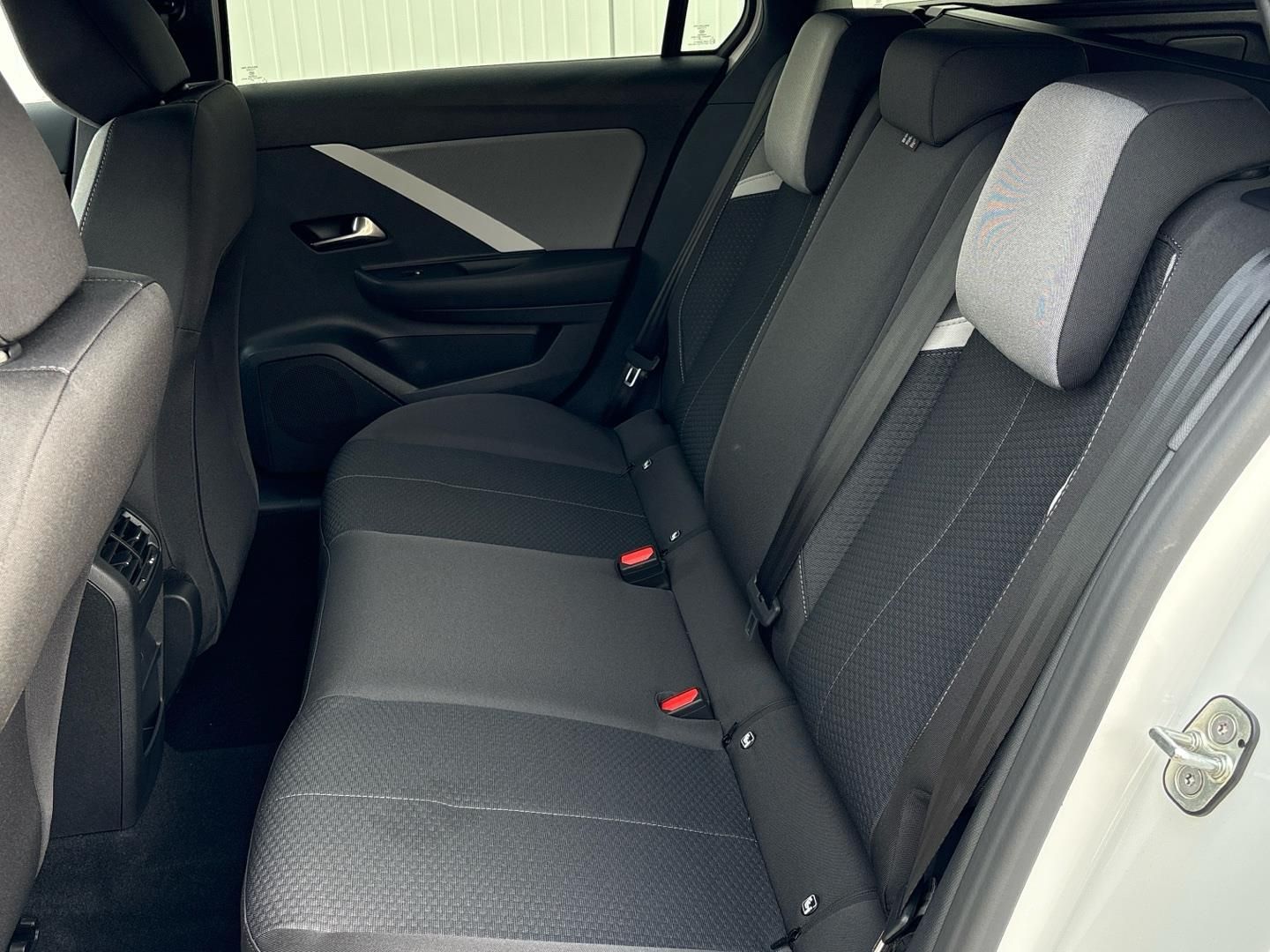 Opel Astra, 1.5CDTI 130k 96kW Edition - fotka 6