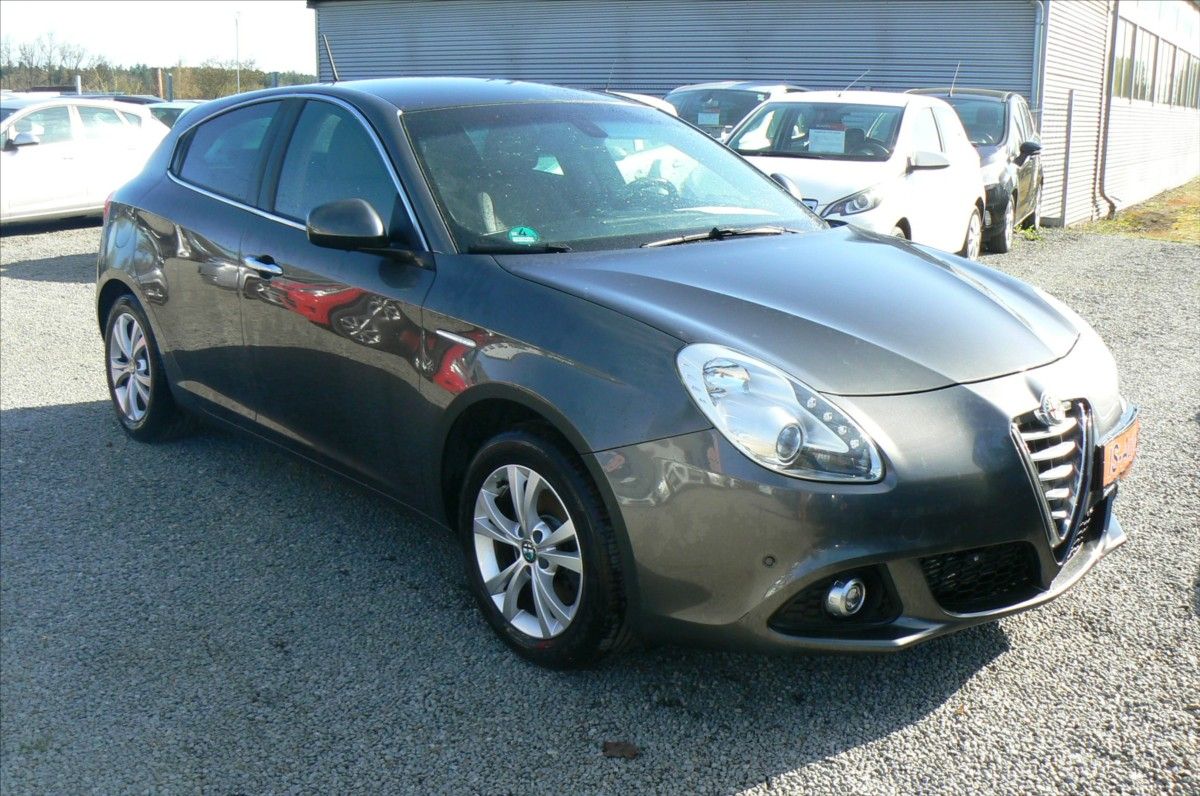 Alfa Romeo Giulietta, 2,0 JTDM -2  16V - fotka 2
