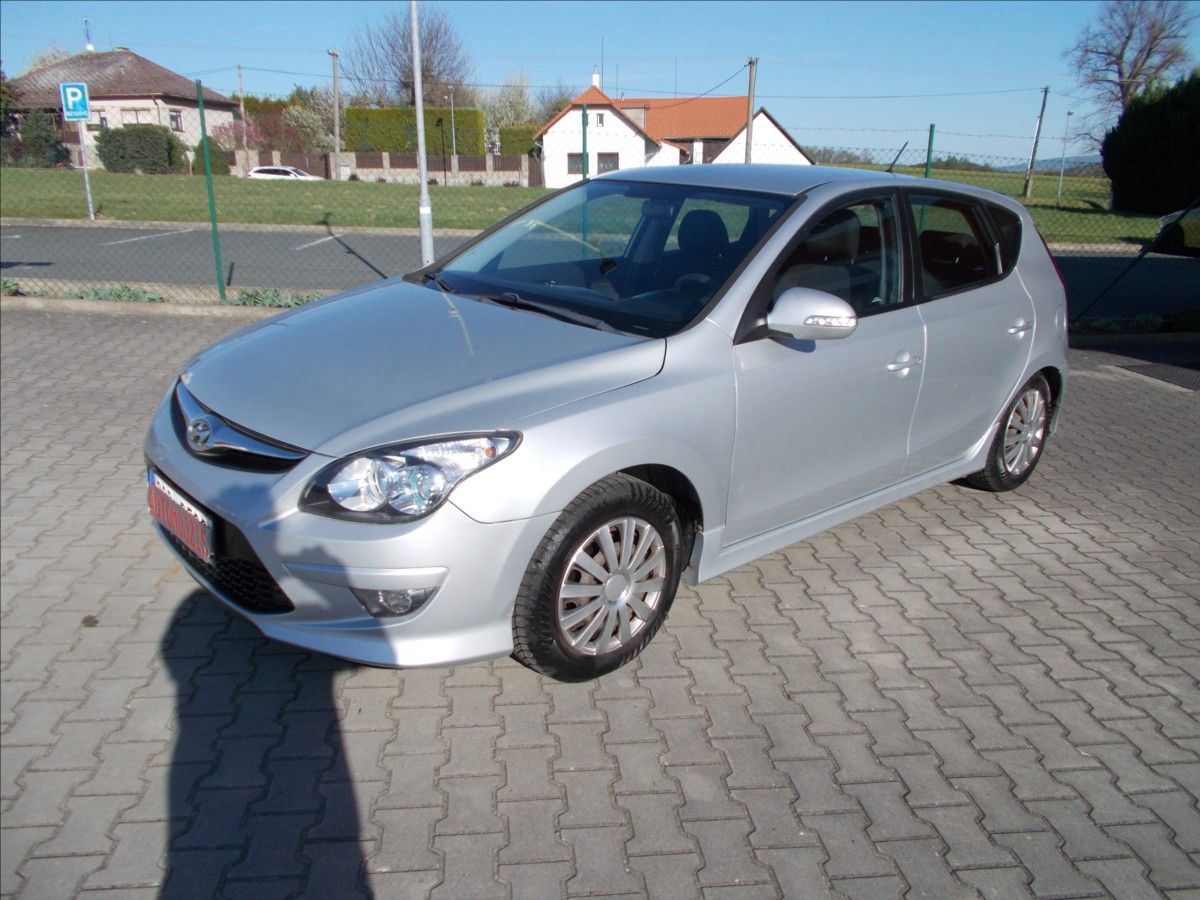 Hyundai i30, 1,4 16V ČR 2.MAJITELKA od r.20 - fotka 4