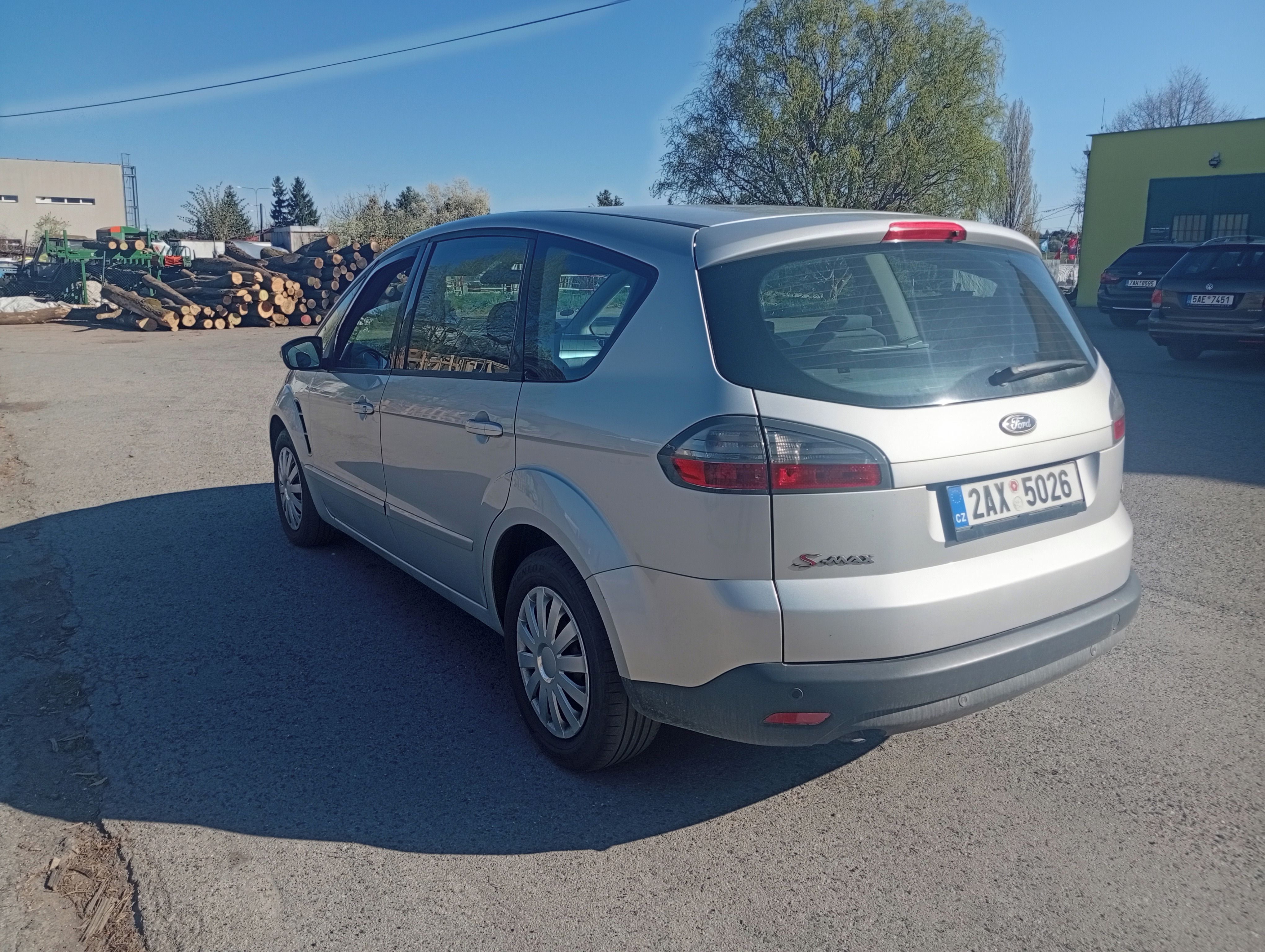 Ford S-MAX, 2.0 TDCI 103 KW  Servisovano - fotka 3