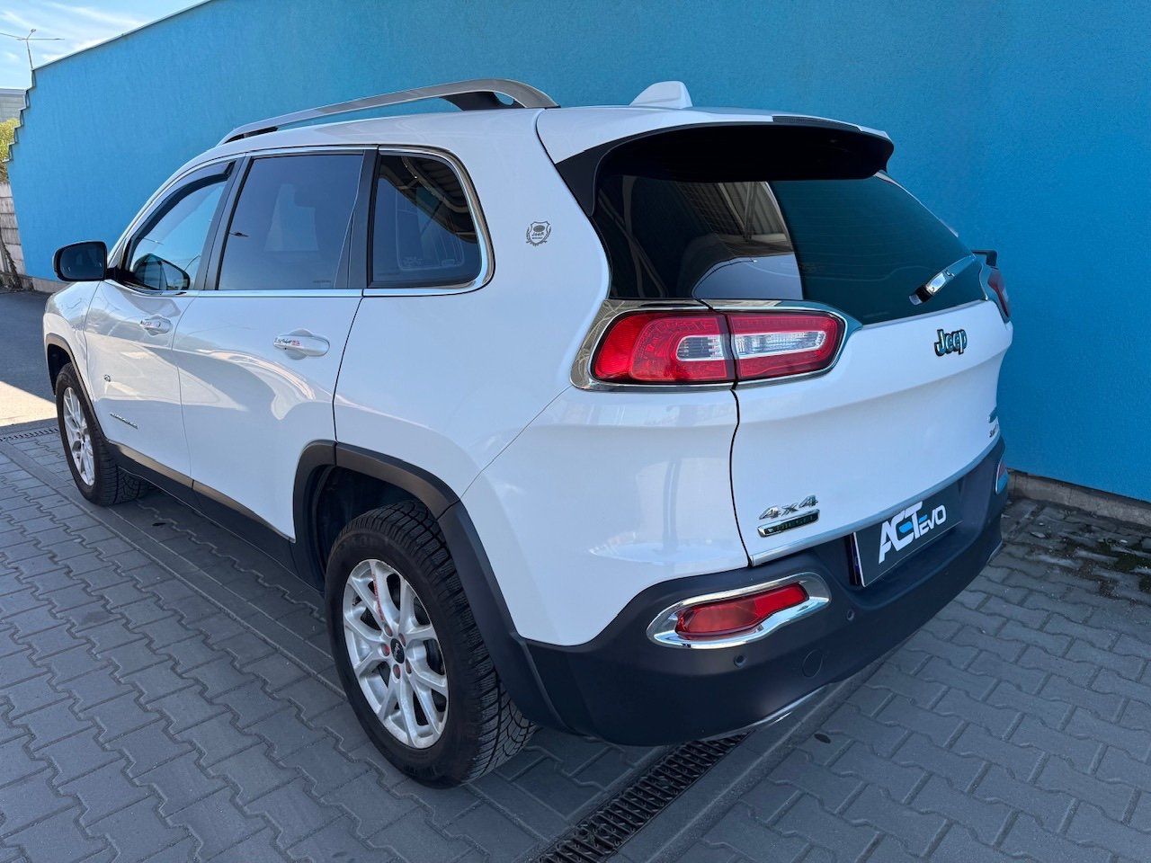 Jeep Cherokee, 2.0 L TD Longitude - fotka 3