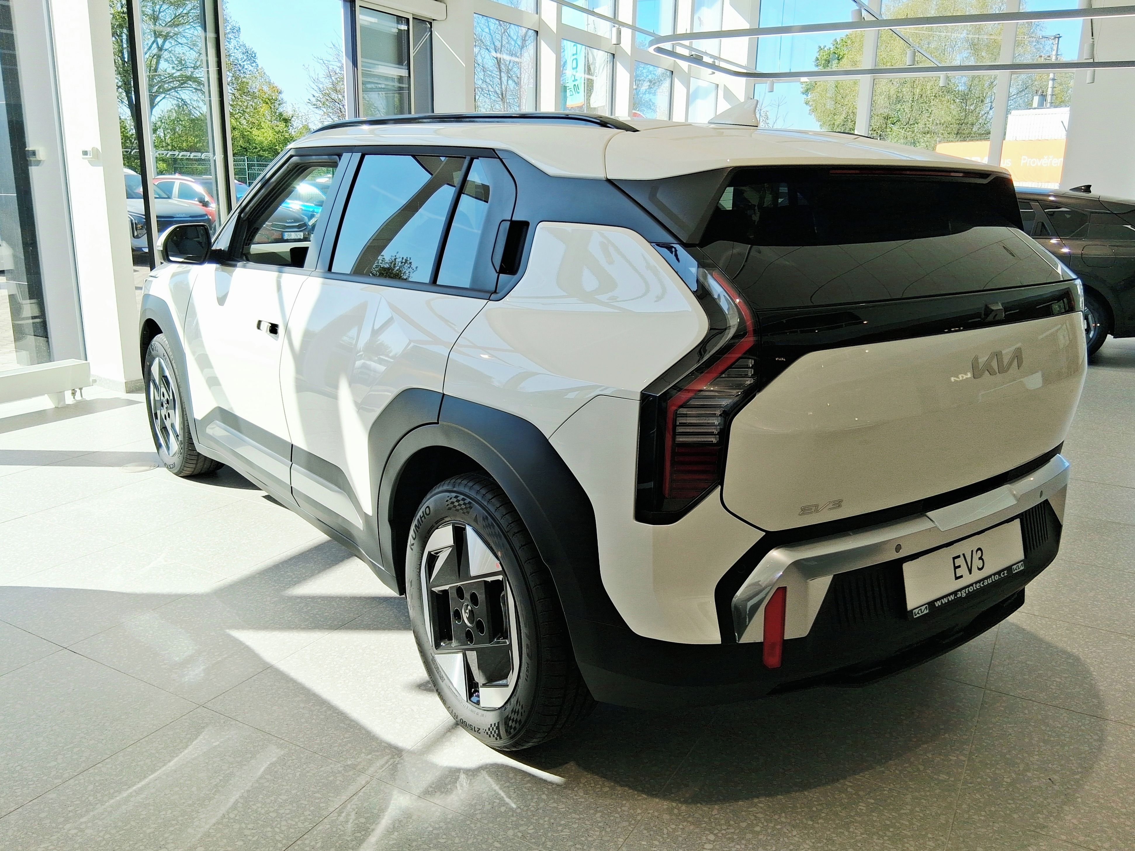Kia EV3, 4x2 Earth 150 kW 81,4 kWh - fotka 3