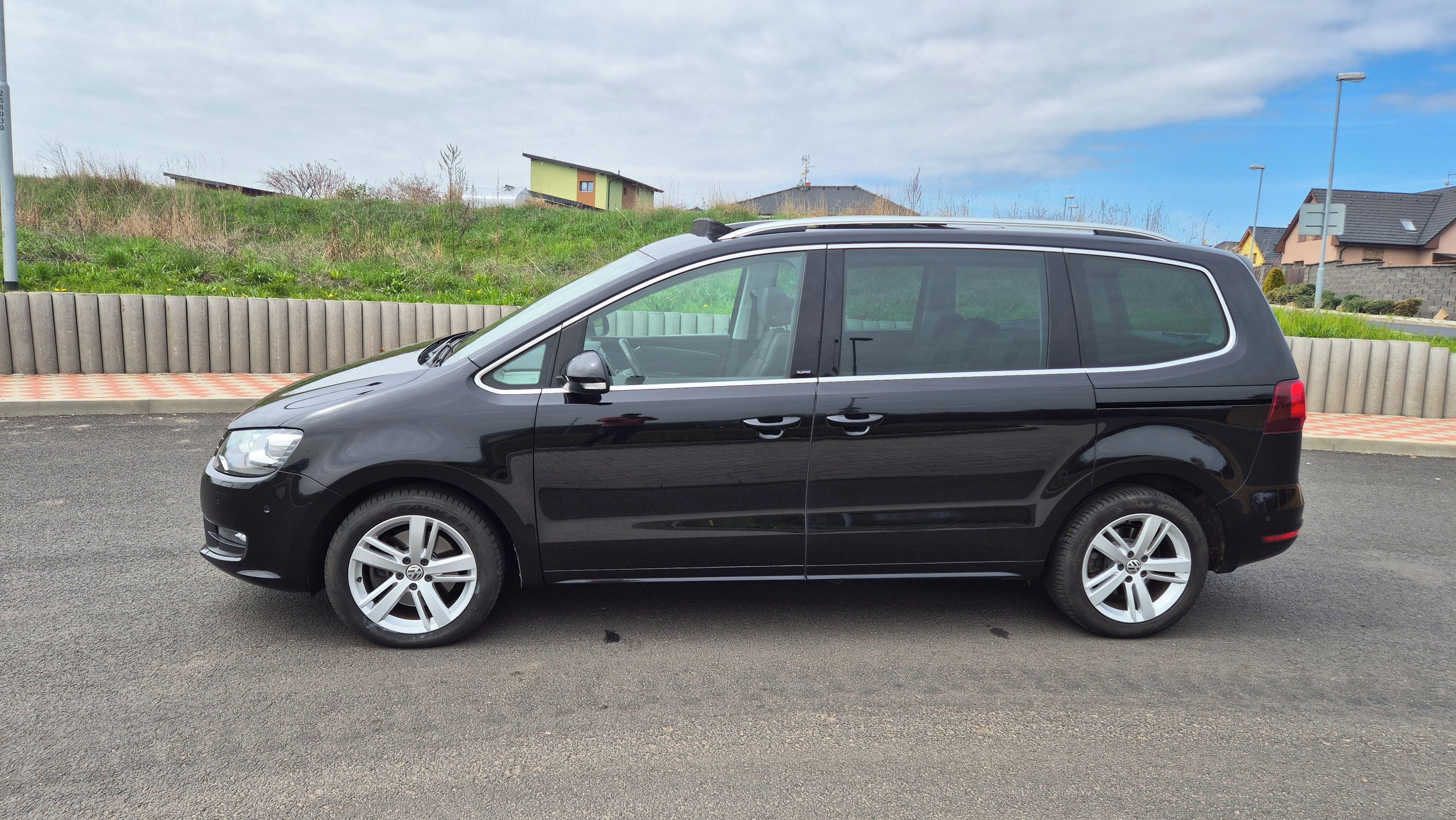Volkswagen Sharan, 2,0tdi Allstar,DCC,Xenon,tažné - fotka 3
