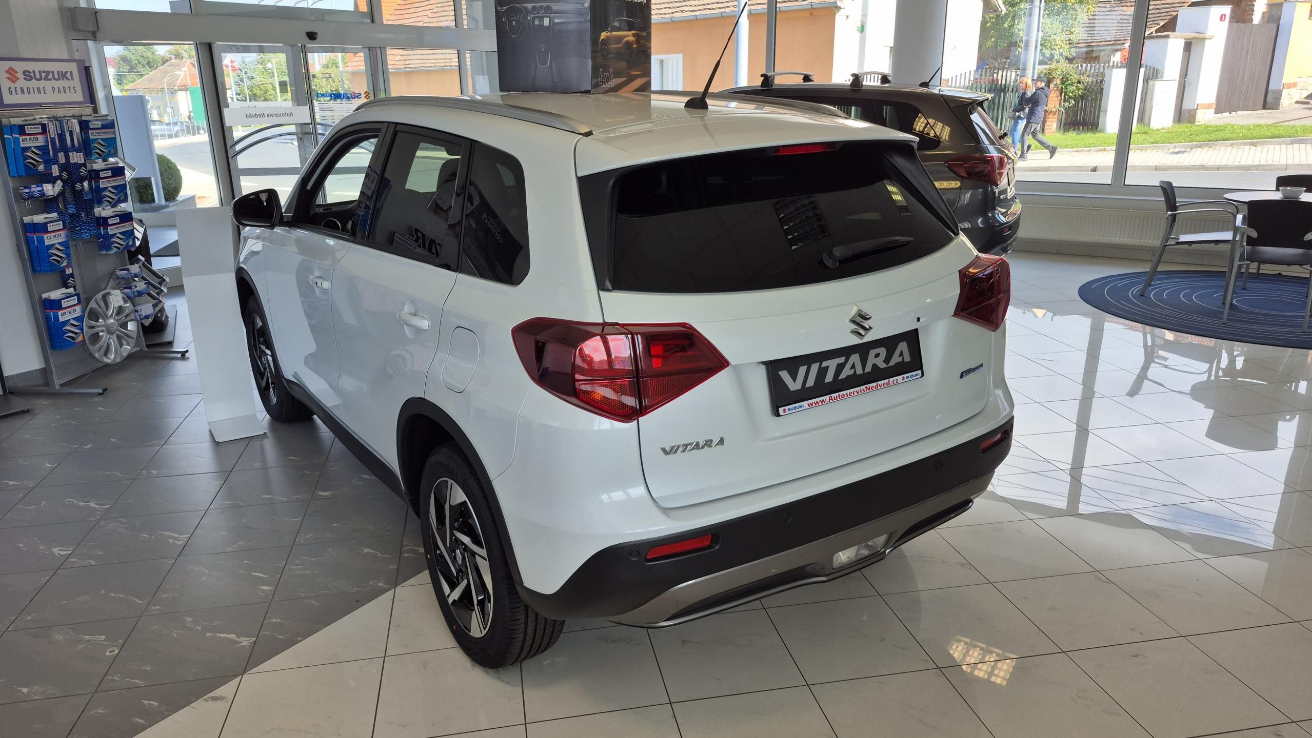 Suzuki Vitara, 1,4 Elegance Hybrid 4x4 - fotka 3