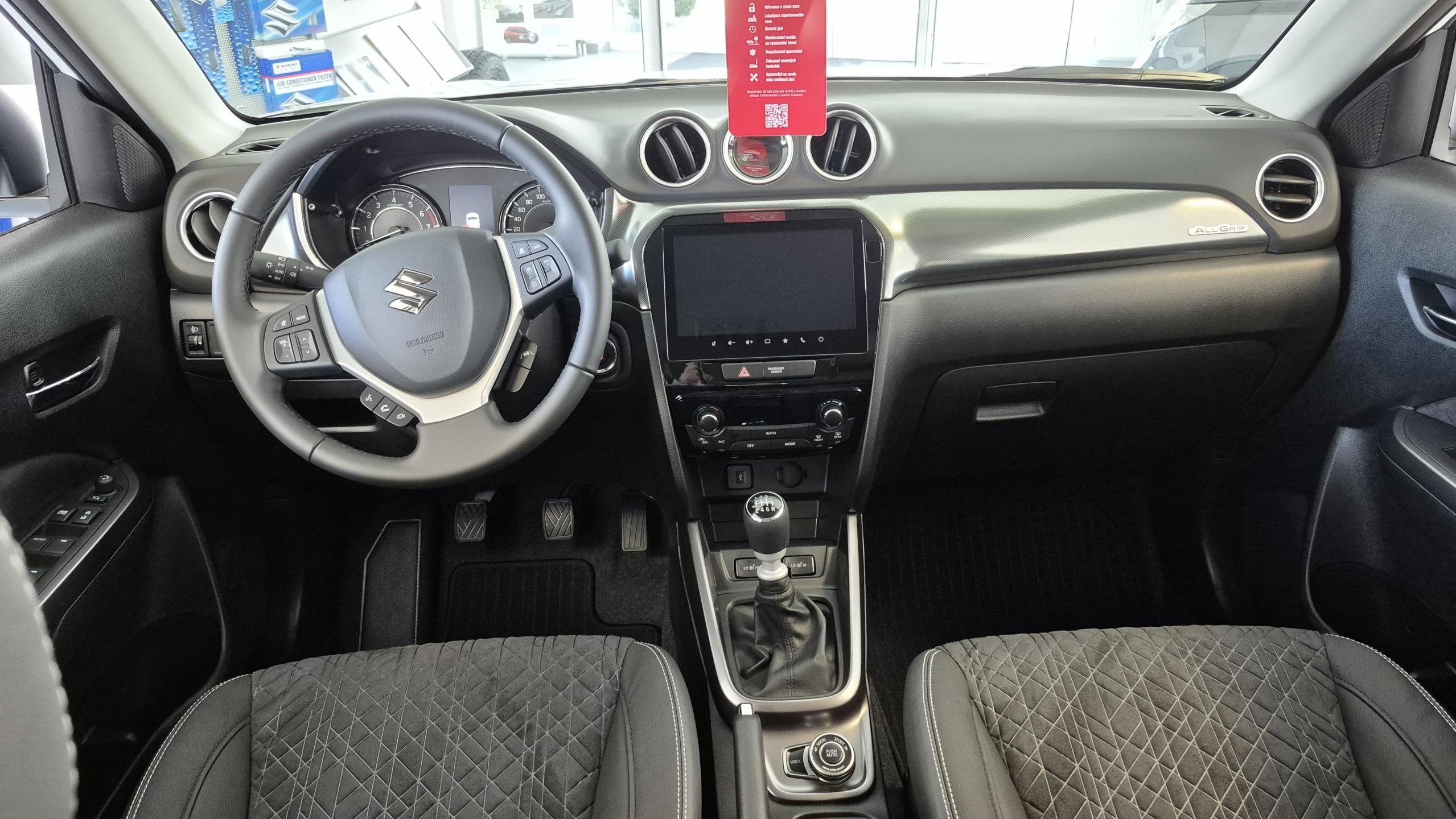 Suzuki Vitara, 1,4 Elegance Hybrid 4x4 - fotka 6