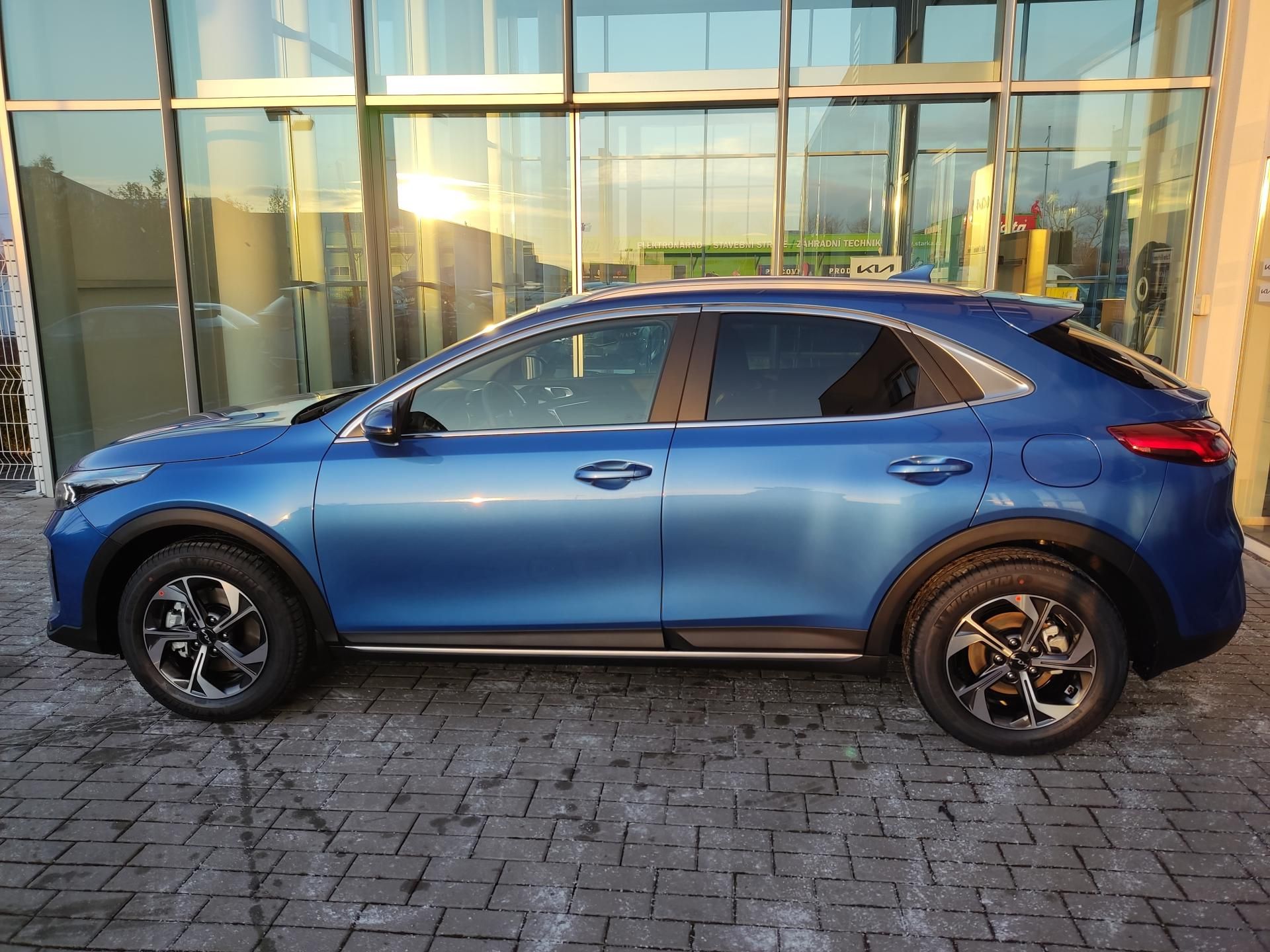 Kia XCee´d, 1,6 T-GDi 7DCT EXCLUSIVE+WINT - fotka 3