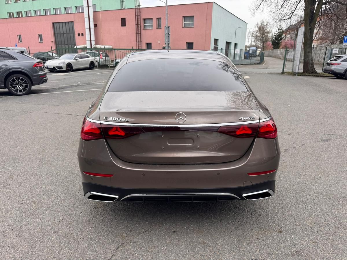 Mercedes-Benz Třídy E, E 300 de 4MATIC - fotka 6