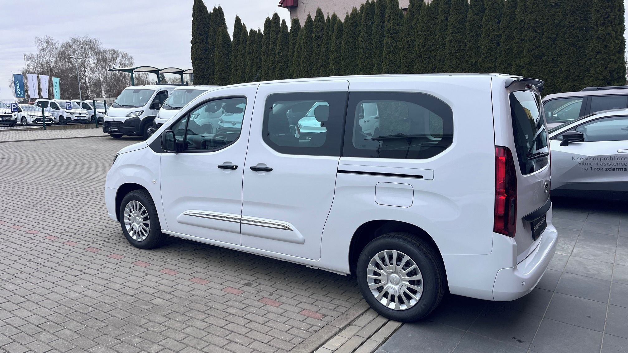 Toyota Proace City Verso, L2 1,2i 110PS Business 5 MÍST - fotka 4
