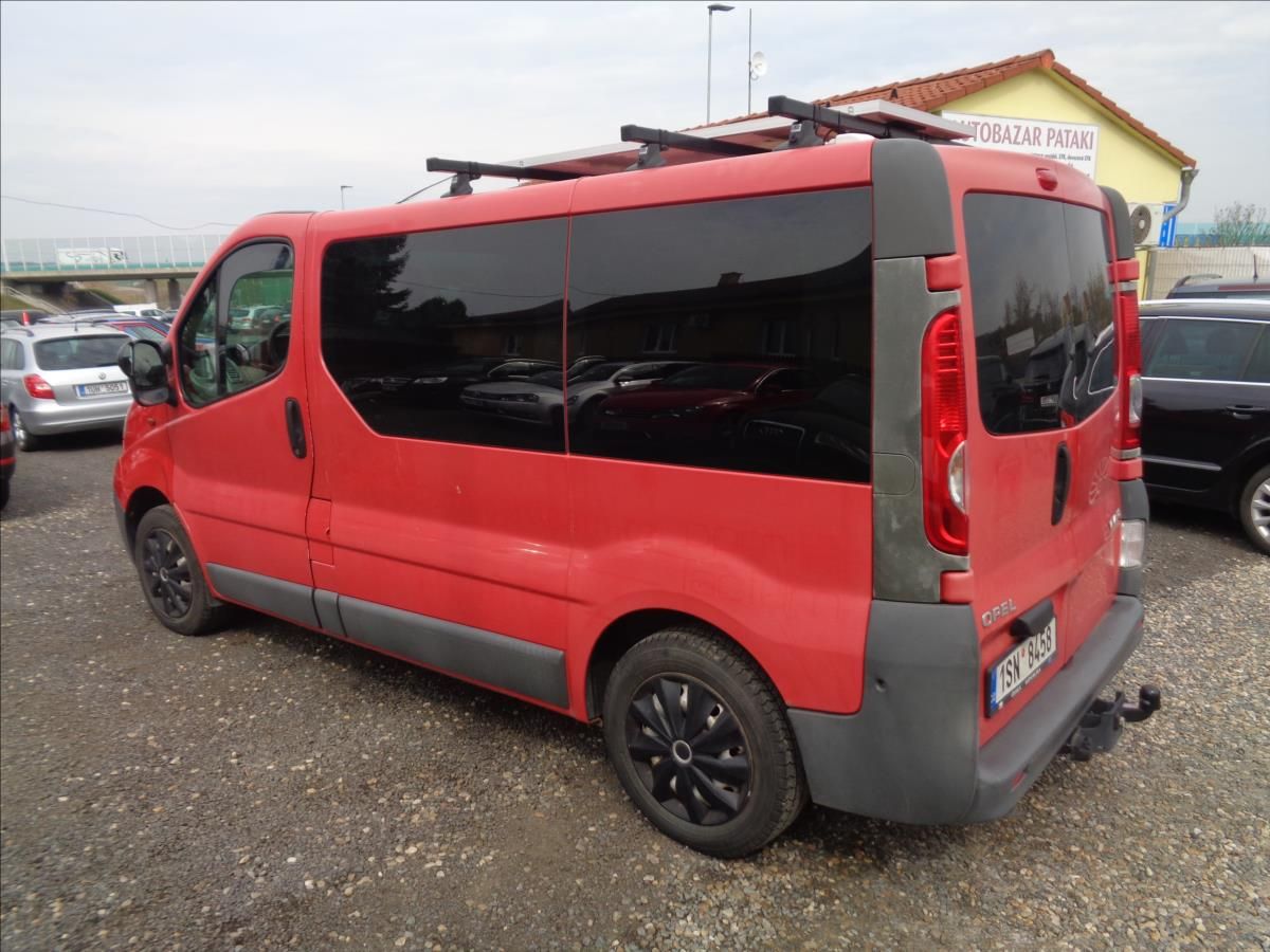 Opel Vivaro, 2,0        Spaní pro dvě osoby - fotka 5