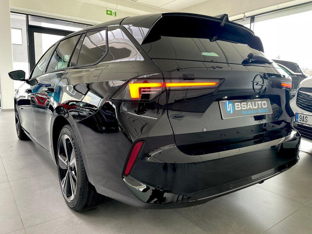 Opel Astra, ST GS 1.2 Turbo Automat - fotka 3