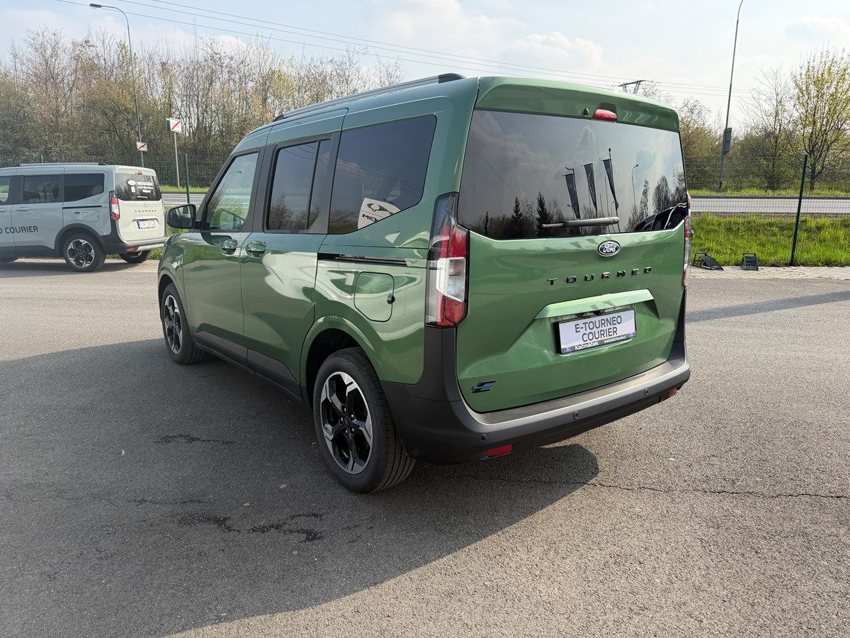 Ford Tourneo Courier, Titanium L1, 43 kWh Elektromot - fotka 5