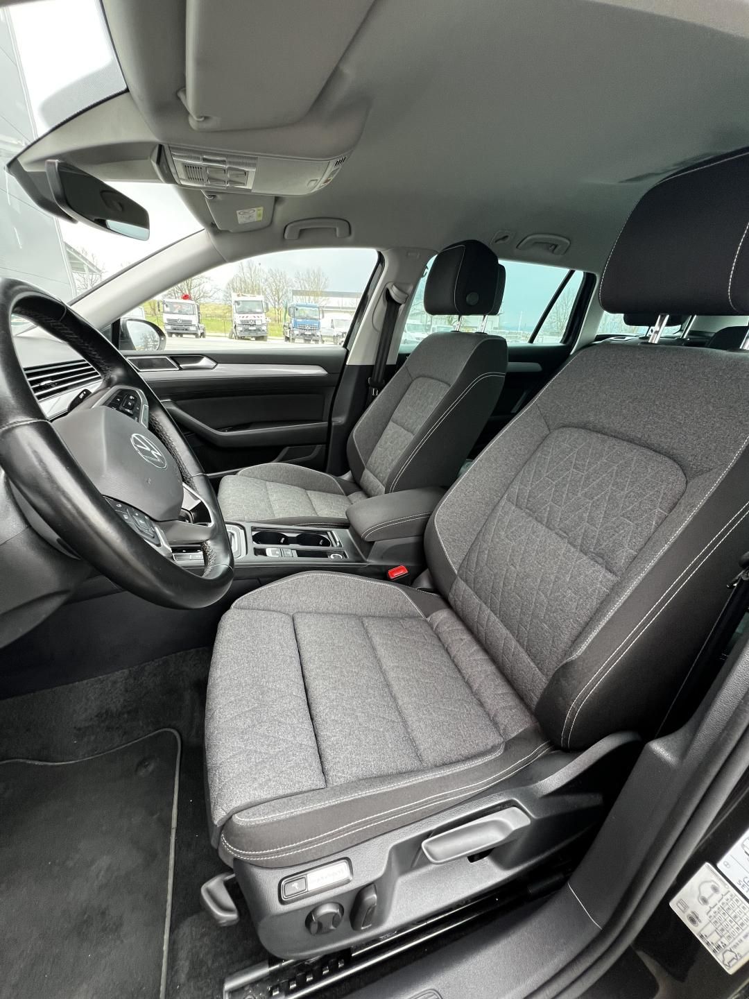 Volkswagen Passat, 2.0TDI DSG 110kW Business DPH - fotka 6