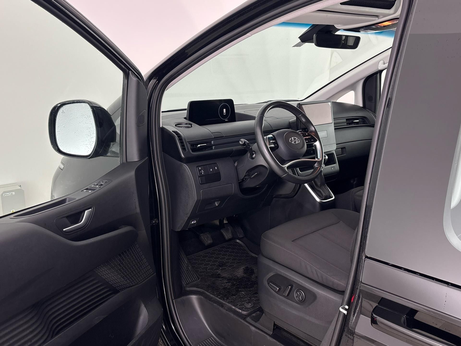Hyundai Staria, 2.2 CRDi / 130 kW Smart - fotka 6