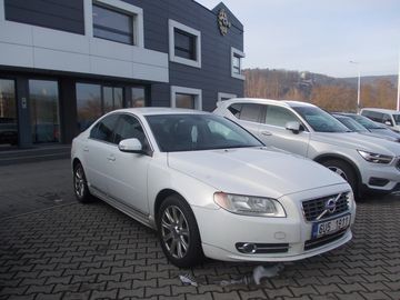 2.4 D5 151KW