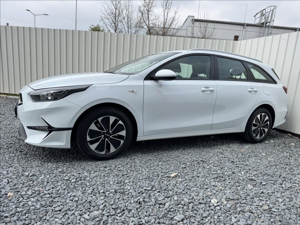 Kia Cee´d, 1,5 T-GDi Spin DPH 1.maj ČR - fotka 3