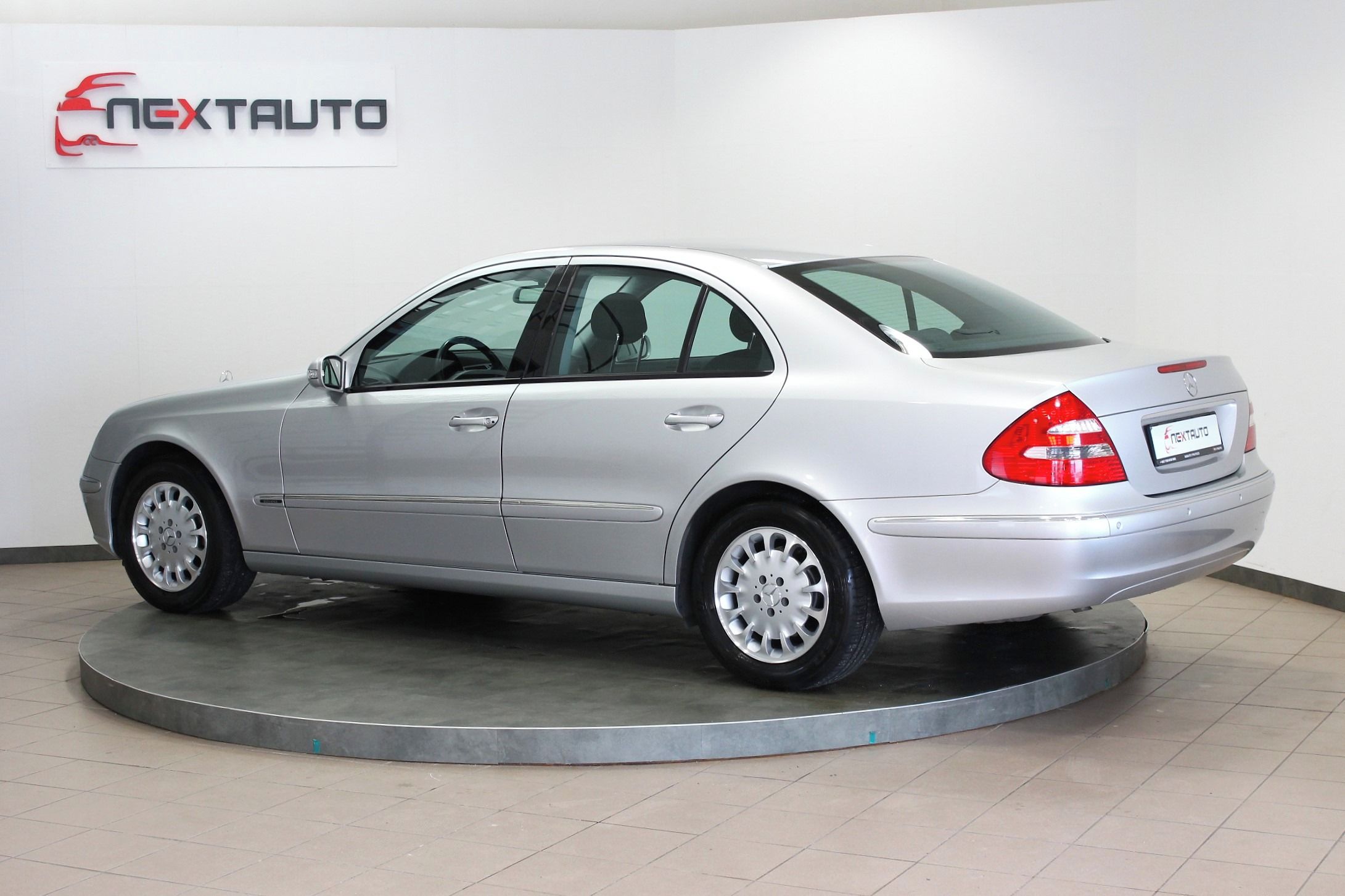 Mercedes-Benz Třídy E, 240 6V AUTOMAT ELEGANCE - fotka 3