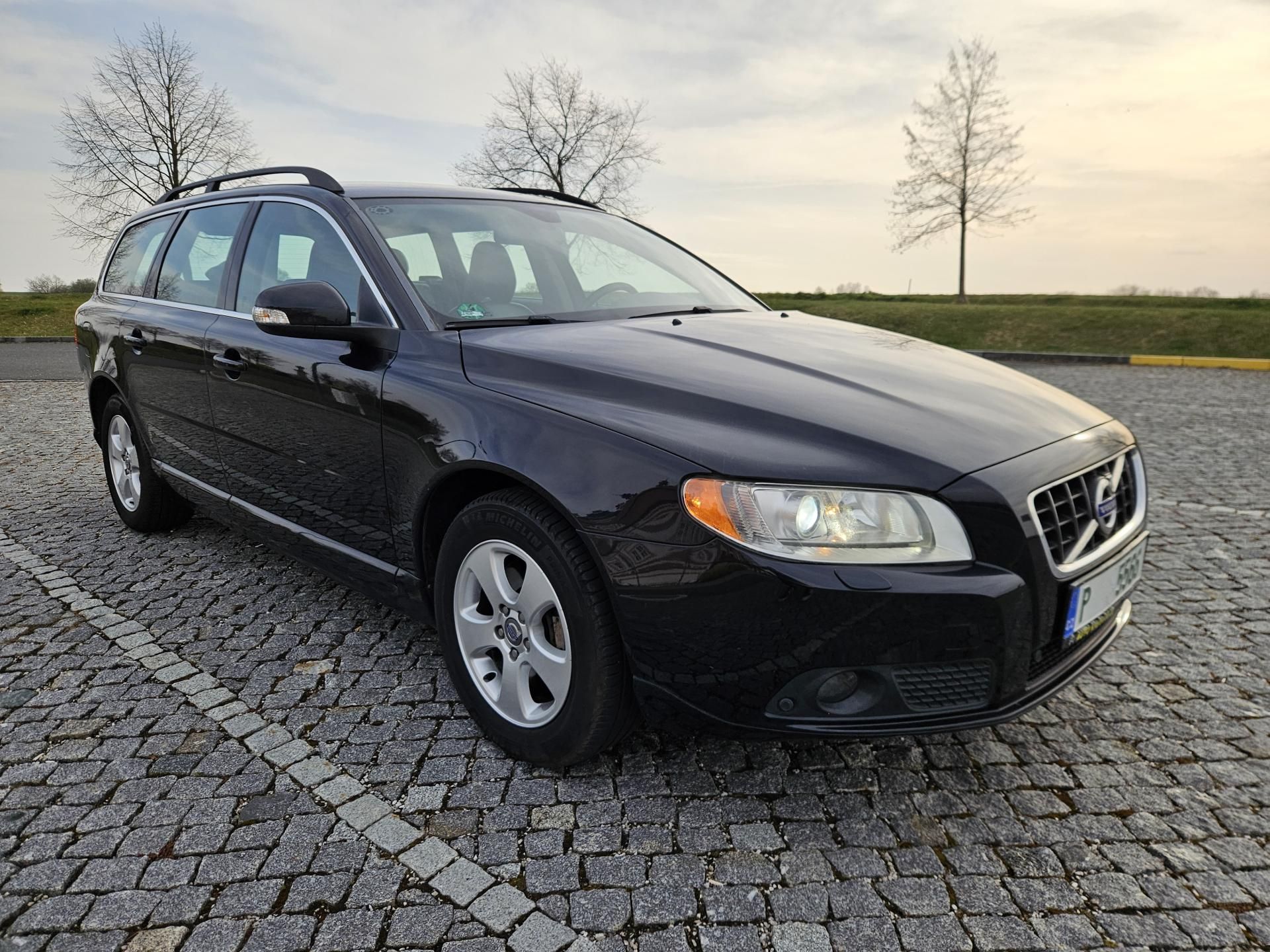 Volvo V70, 2.4 D5 151kw, MOŽNÉ SPLÁTKY - fotka 4