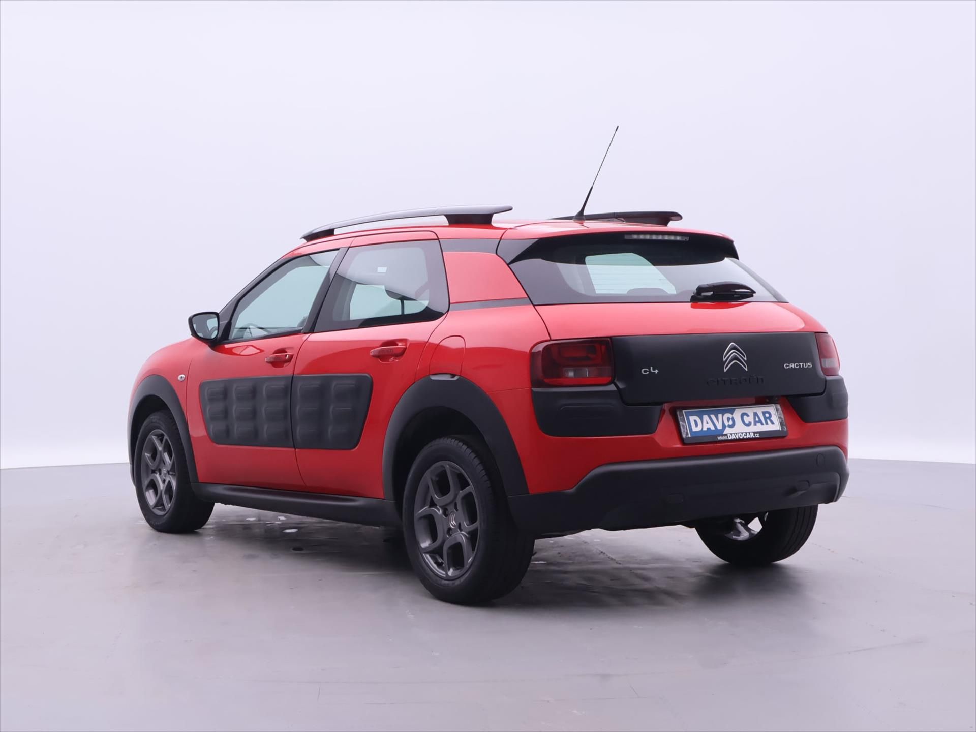 Citroën C4 Cactus, 1,2 PureTech Feell CZ - fotka 5