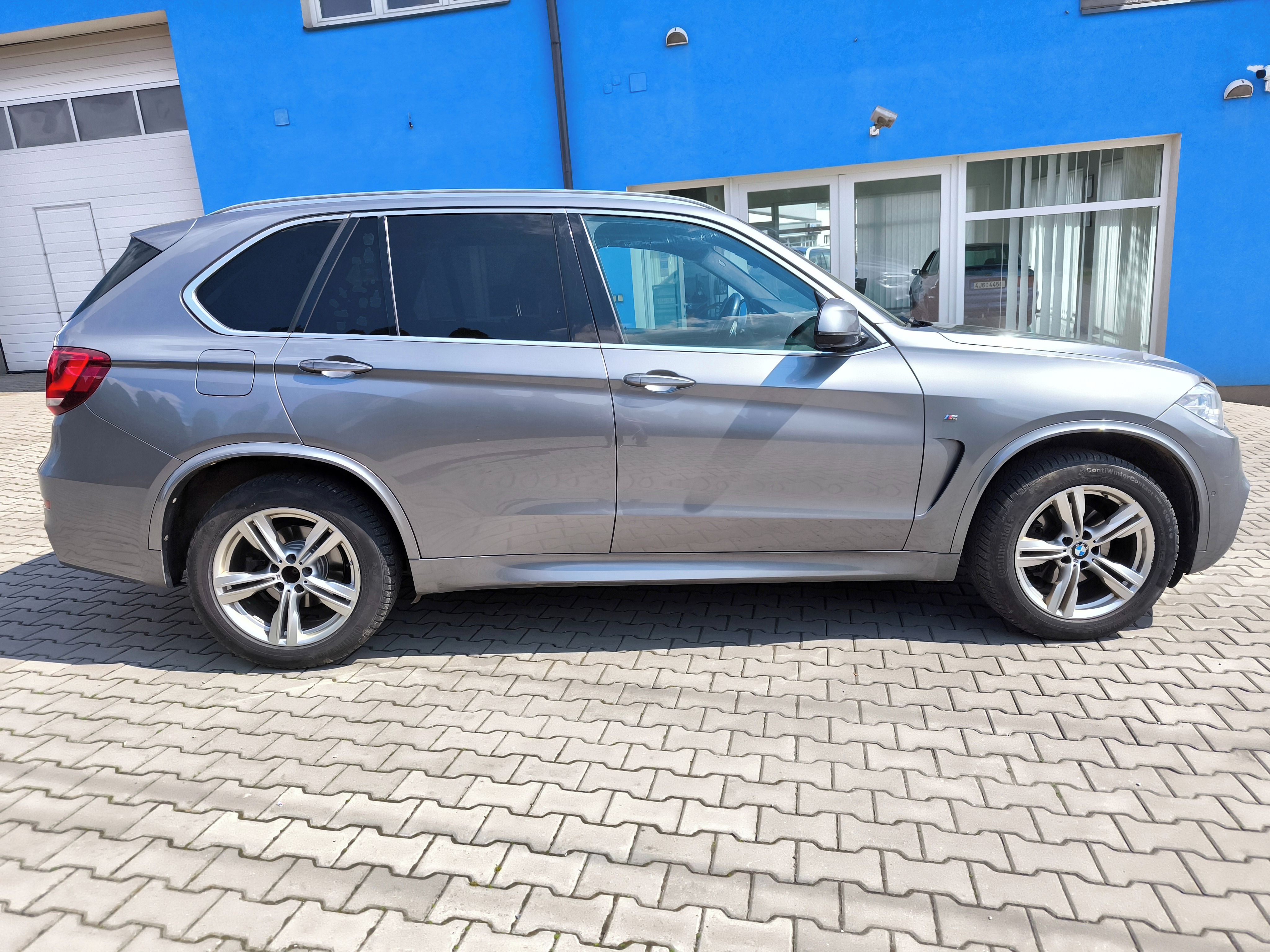 BMW X5, xDrive 30d M Paket - fotka 4