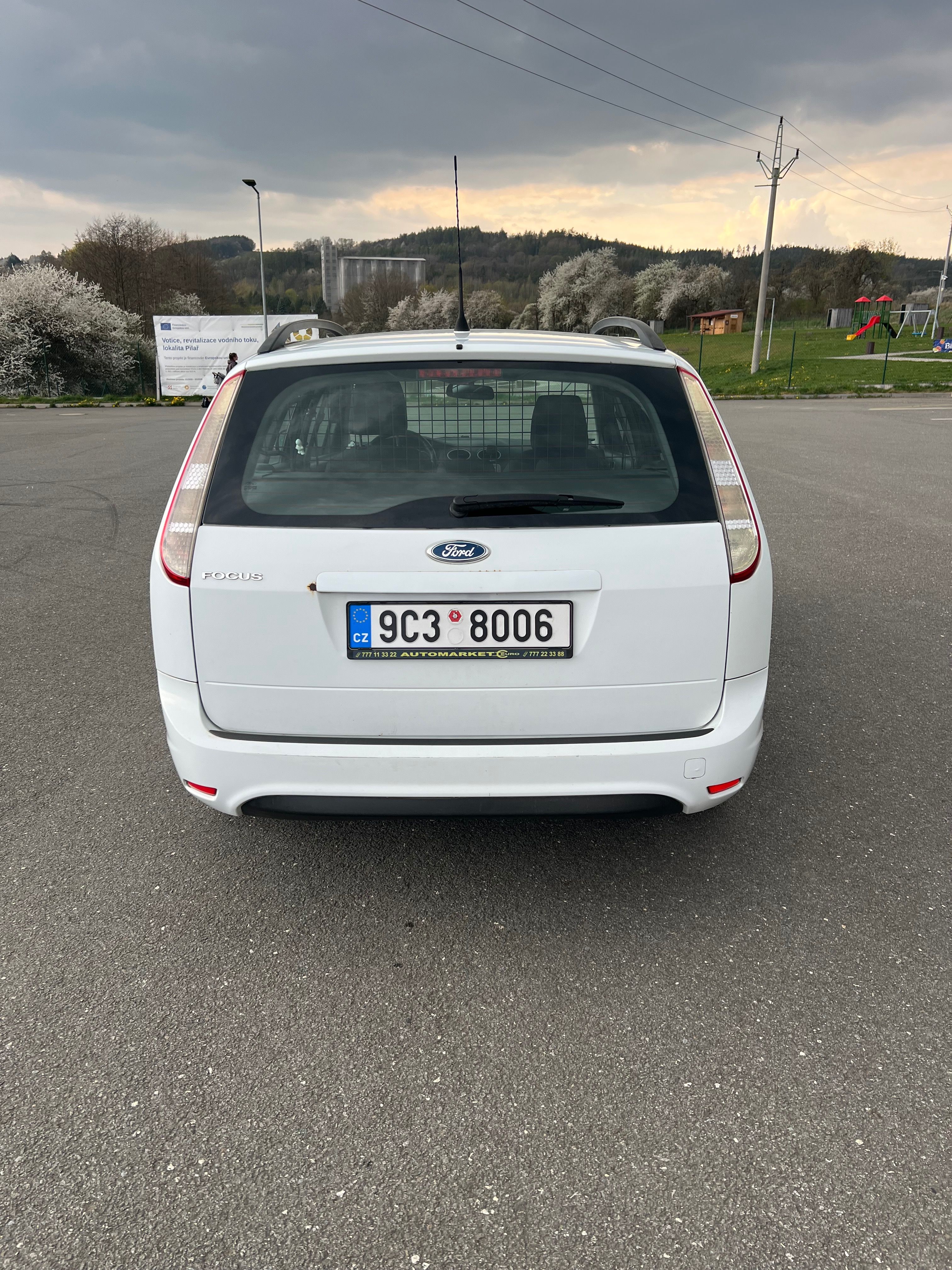 Ford Focus, 1,6i 74kw - fotka 4
