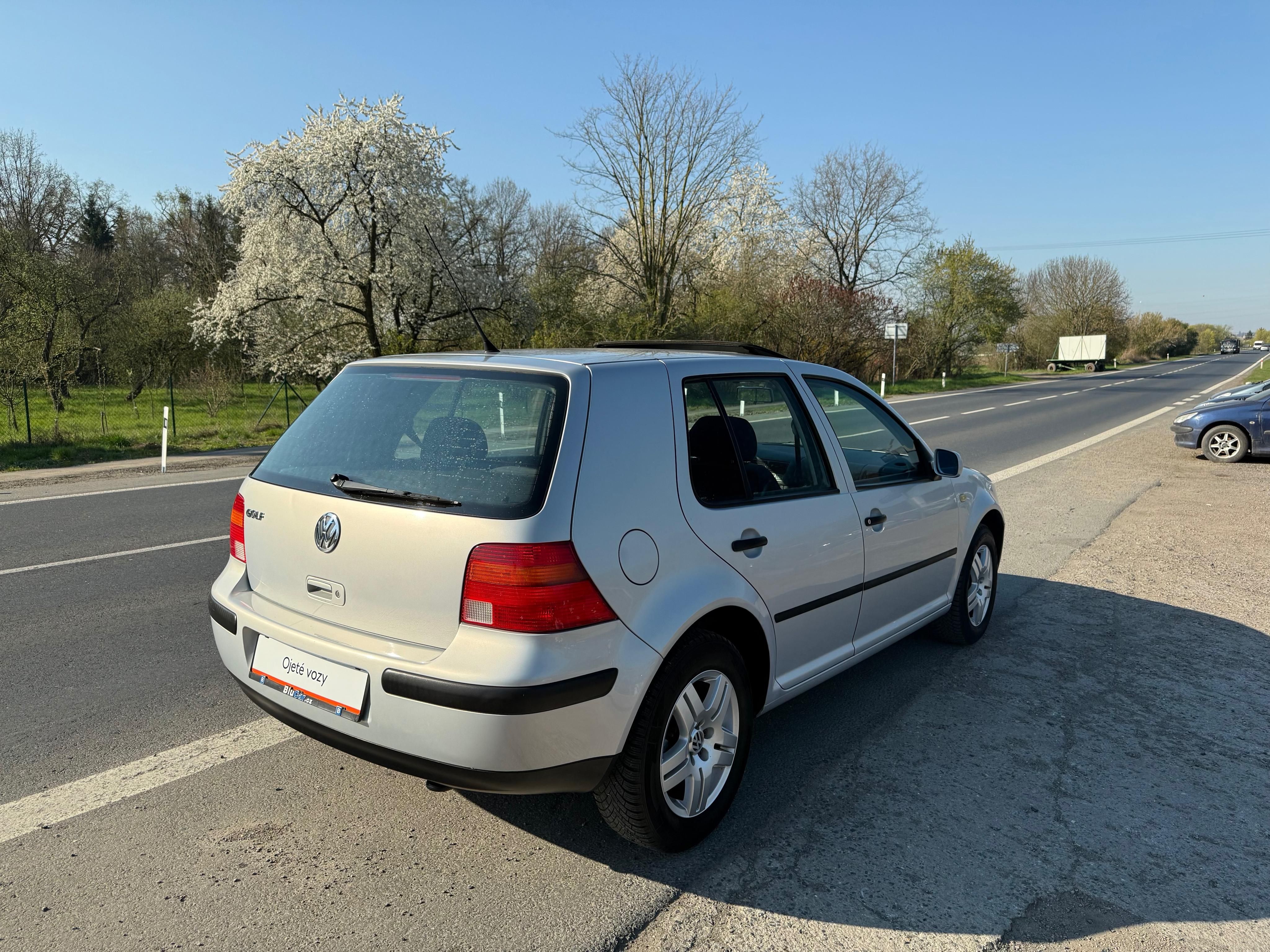 Volkswagen Golf, 1.4i 16v 55kw Klima Šíbr - fotka 3