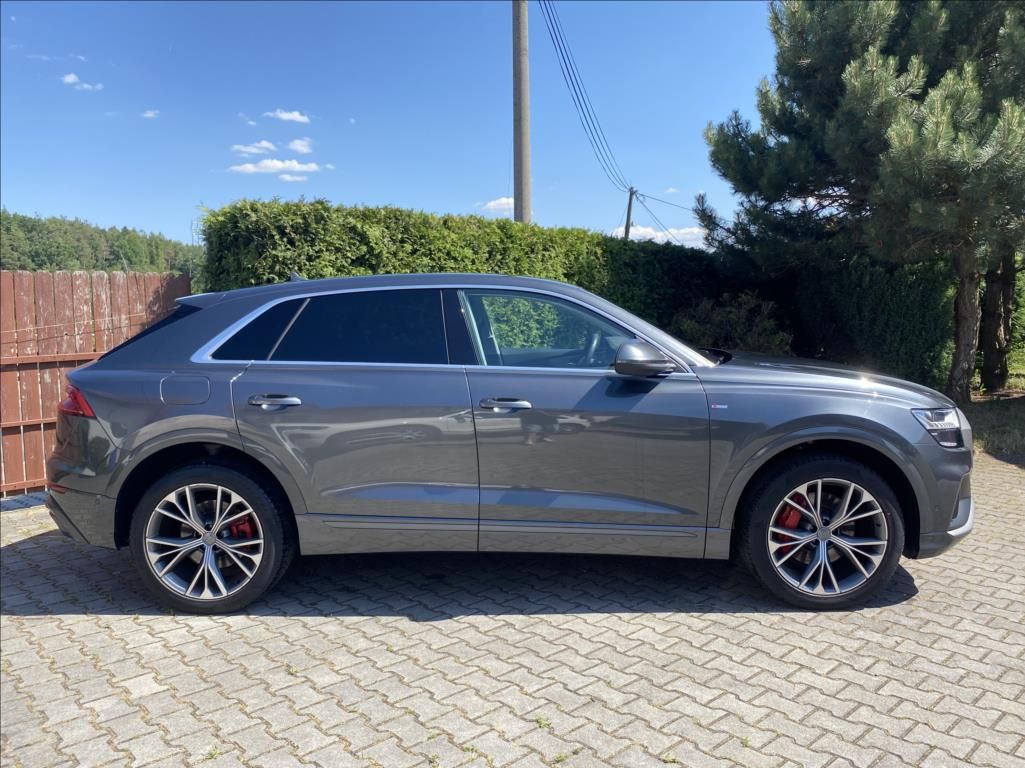 Audi Q8, 3,0 55TFSi quattro Sport - fotka 6