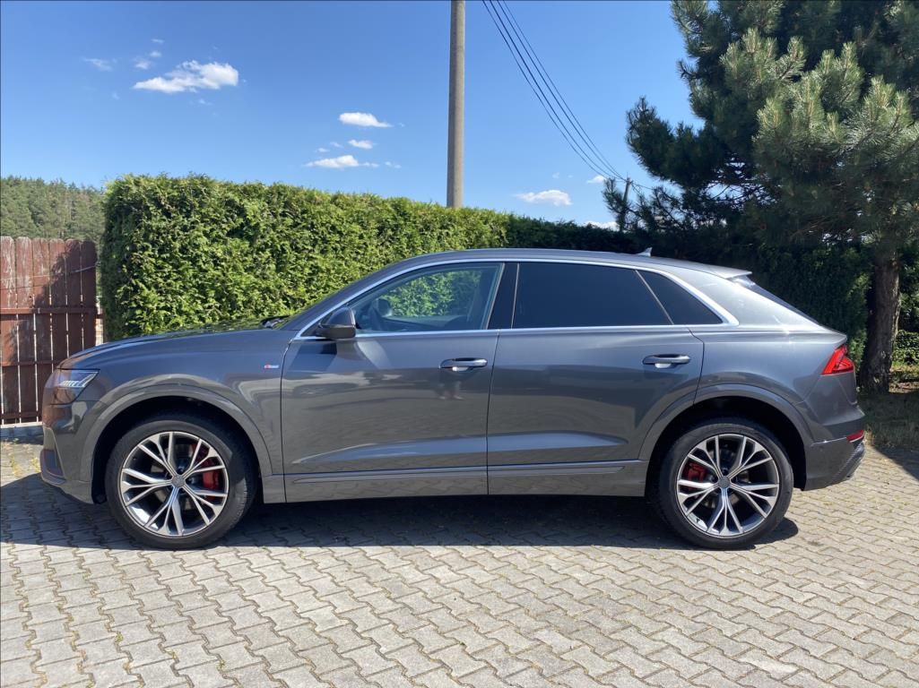 Audi Q8, 3,0 55TFSi quattro Sport - fotka 2