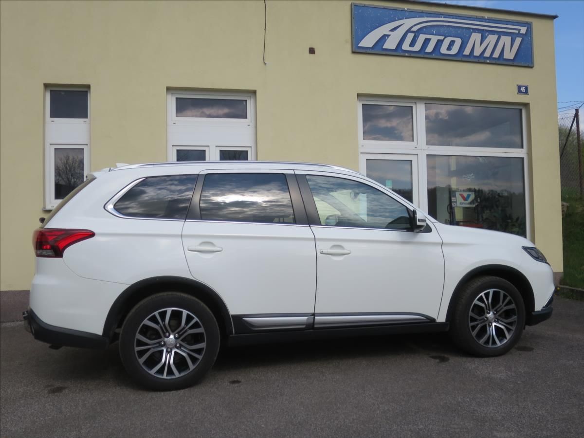 Mitsubishi Outlander, 2,2  Di-D Editio+ Aut. - fotka 2