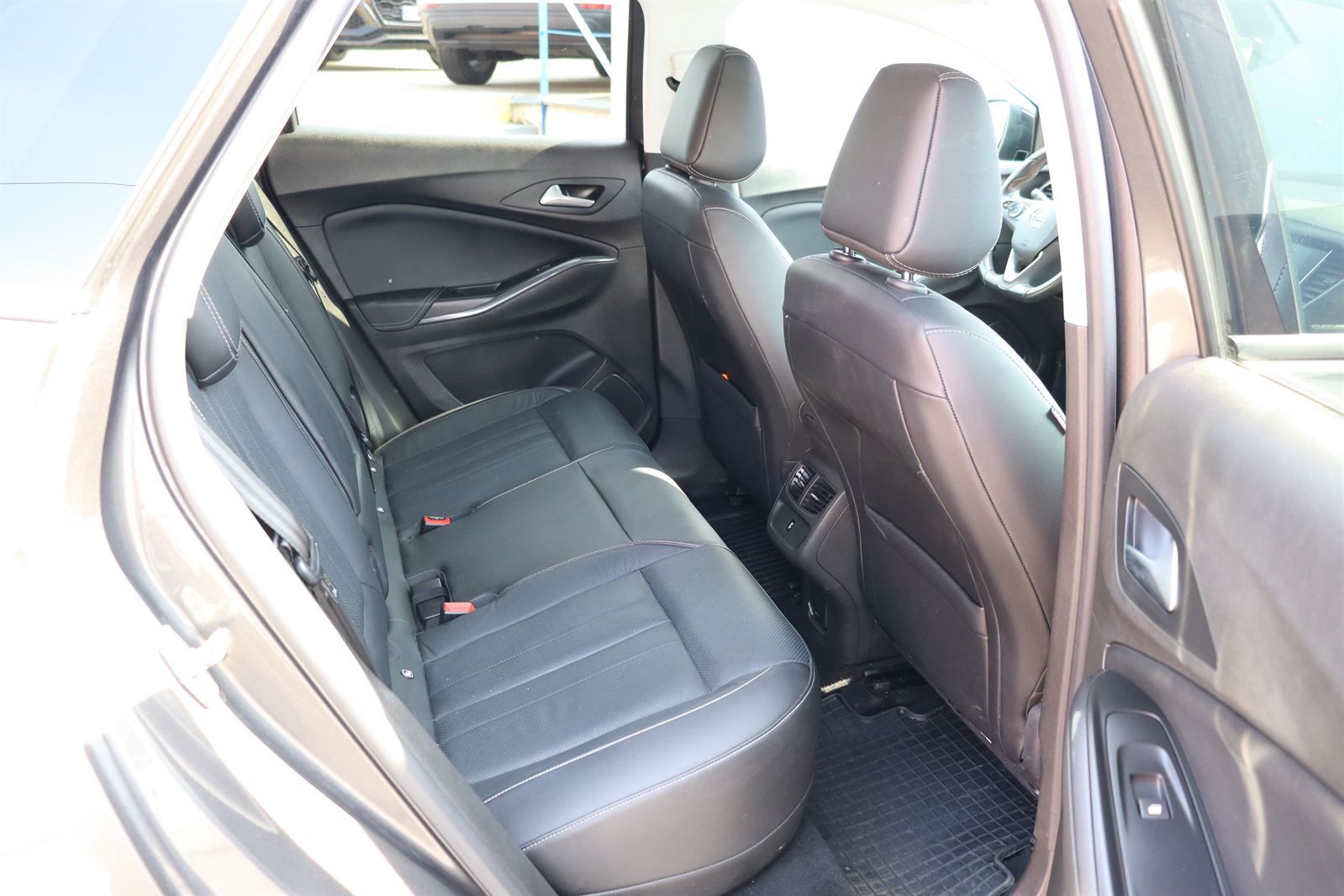 Opel Grandland X, 1.6 TURBO PHEV - fotka 6