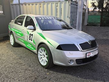 II RS - okruhové auto