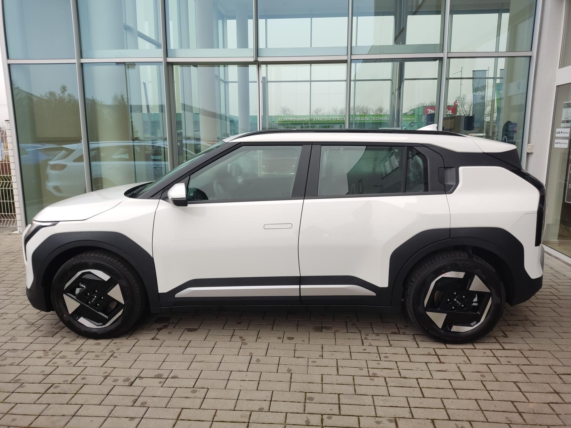 Kia EV3, SV1 4x2 AIR 150 KW + 58,3 KWH - fotka 3