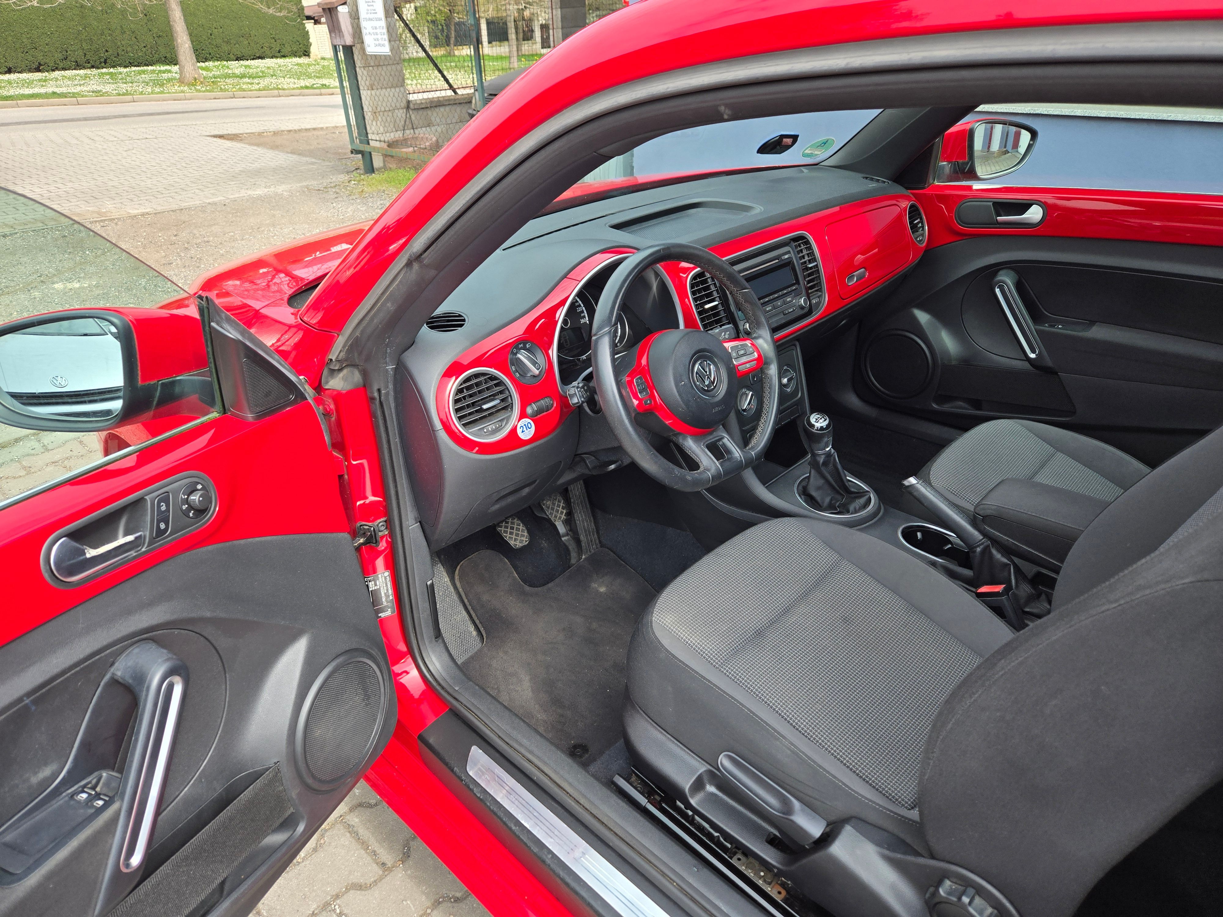 Volkswagen New Beetle, 1,2 TSI Desing - fotka 4