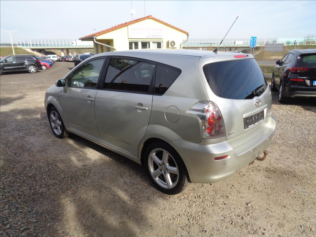Toyota Corolla, 2,2    7míst k sezení - fotka 5