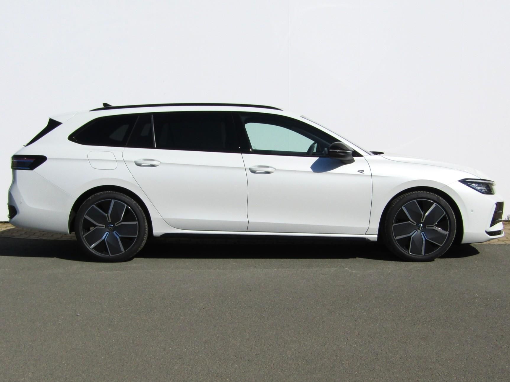 Volkswagen Passat, R-Line People 2,0 TDI 110 kW - fotka 3