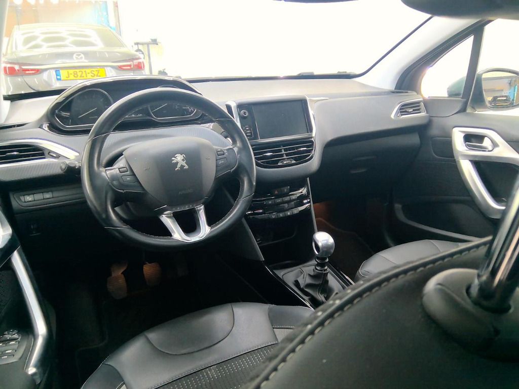Peugeot 2008, 1.2i 96kw alure plna vybava - fotka 3