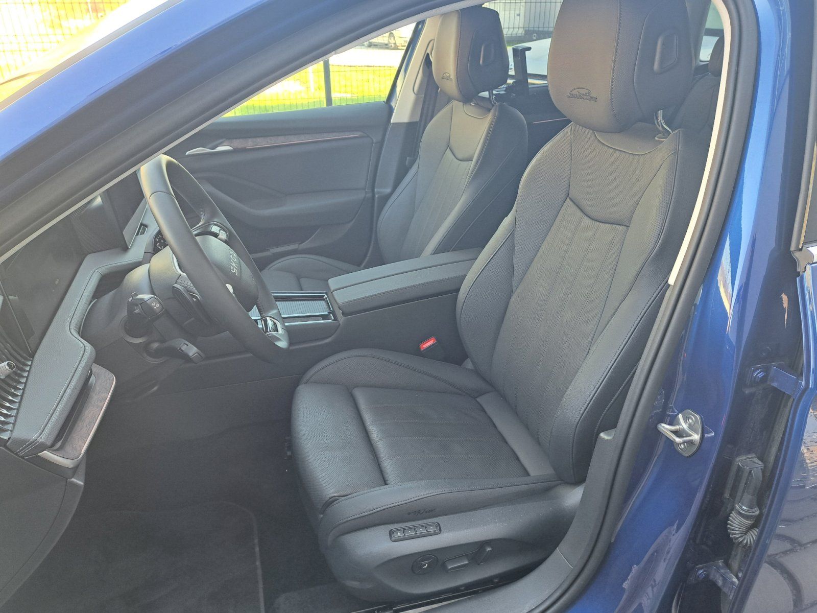 Škoda Superb, 2,0TSI 195kW 4x4 DSG Laurin & - fotka 6