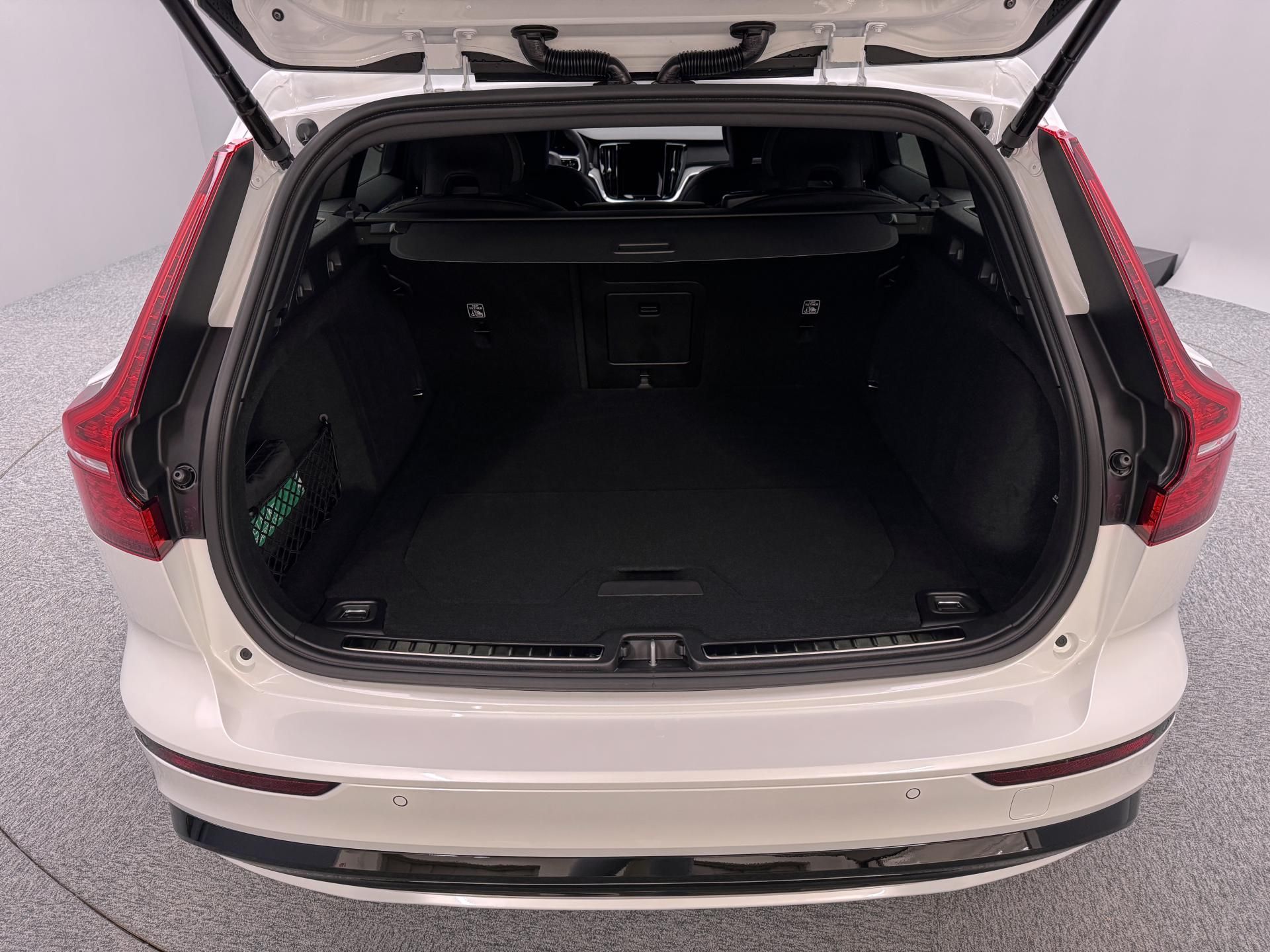 Volvo V60, T6 AWD Plug-in DARK ULTRA - fotka 5