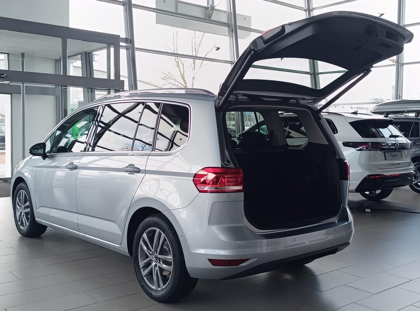 Volkswagen Touran, People 1,5 TSI EVO2 7DSG 110 k - fotka 4