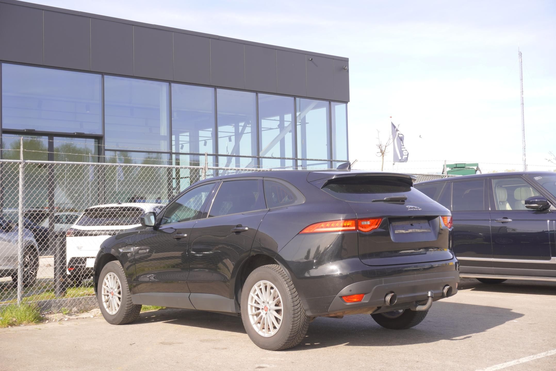 Jaguar F-Pace, 2.0 25T 184kW - fotka 6