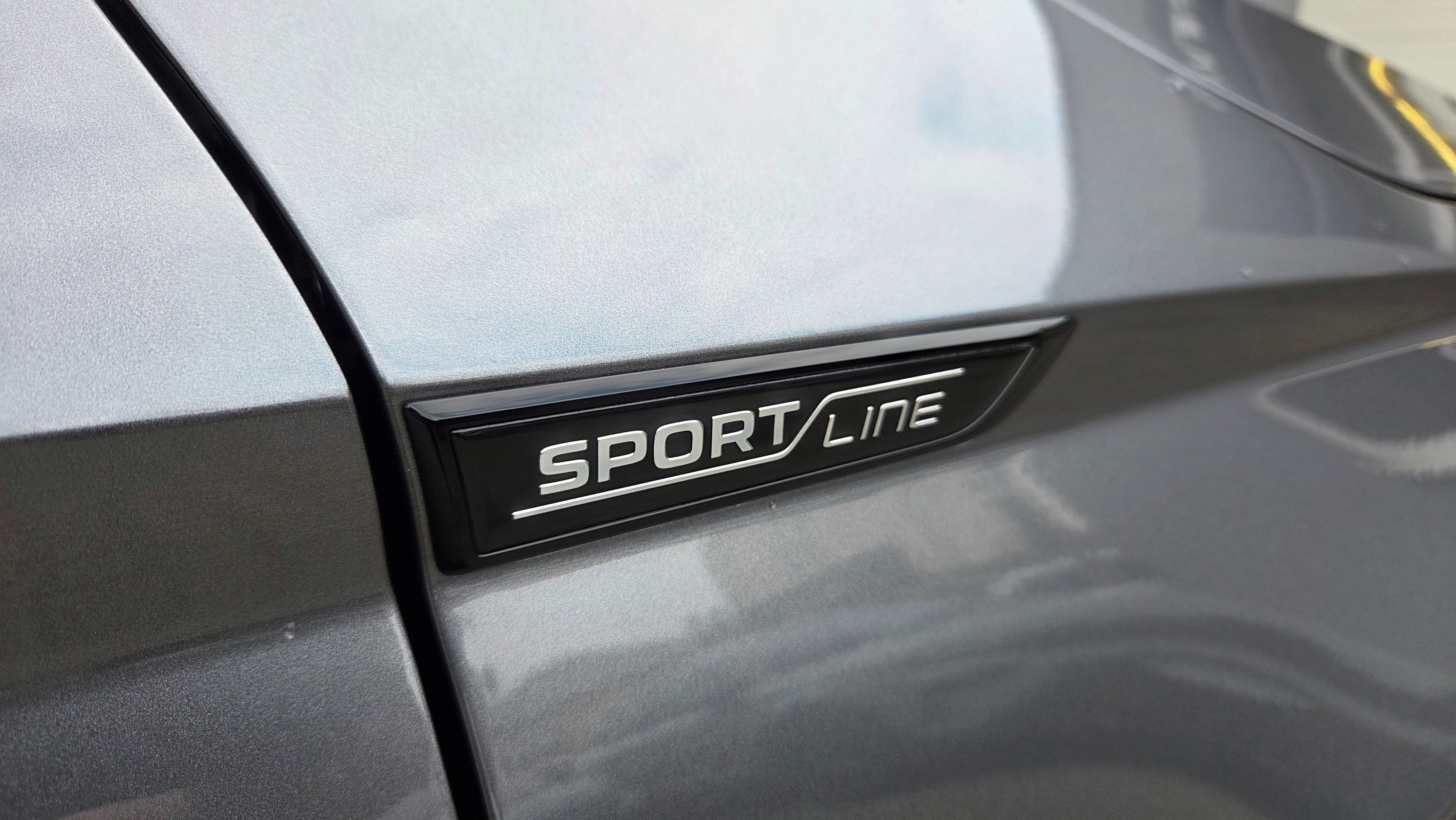 Škoda Karoq, Sportline TSI 140 kW DSG 4x4 - fotka 6