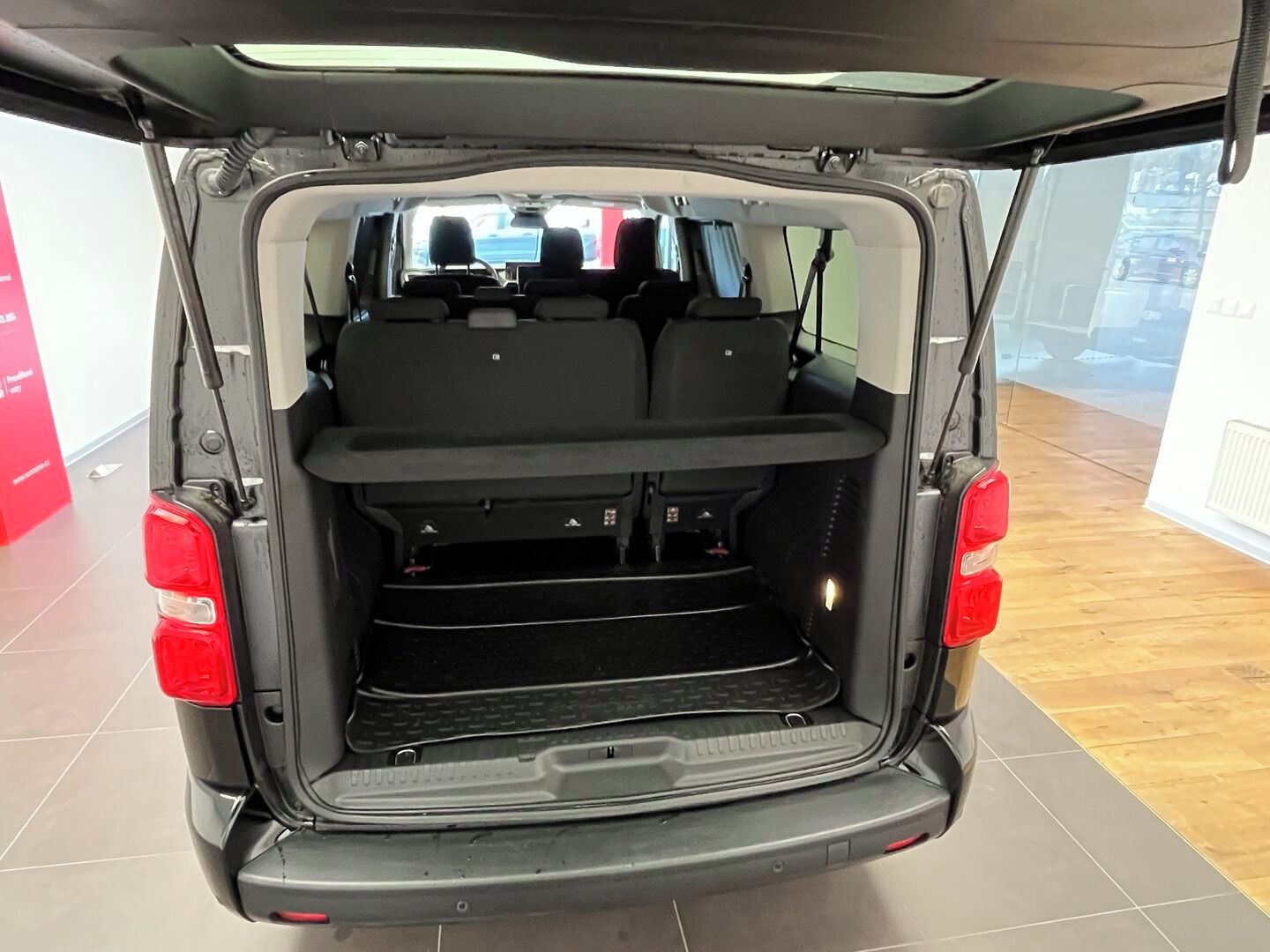 Toyota Proace Verso, L2 - 2.0L Diesel - 6 MT - fotka 4