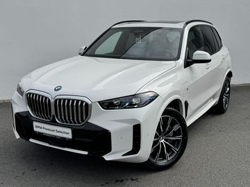 X5 xDrive50e Tažné Panorama