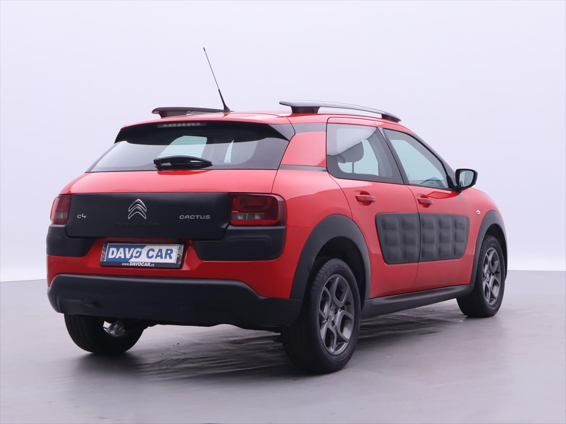 Citroën C4 Cactus, 1,2 PureTech Feell CZ - fotka 6